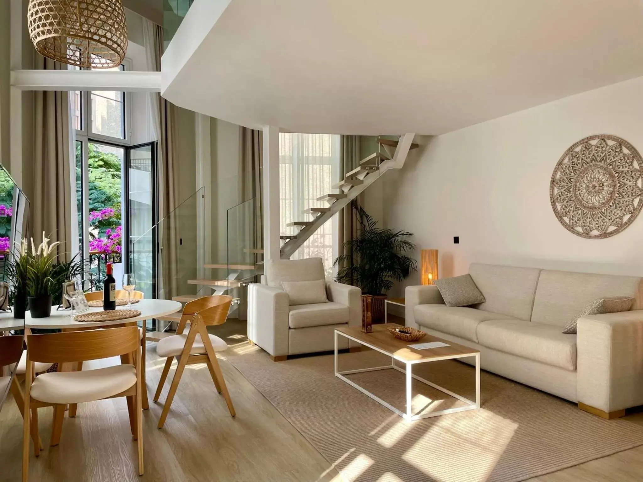 Living room, Seating Area in Hotel Emblemático Hi Suites