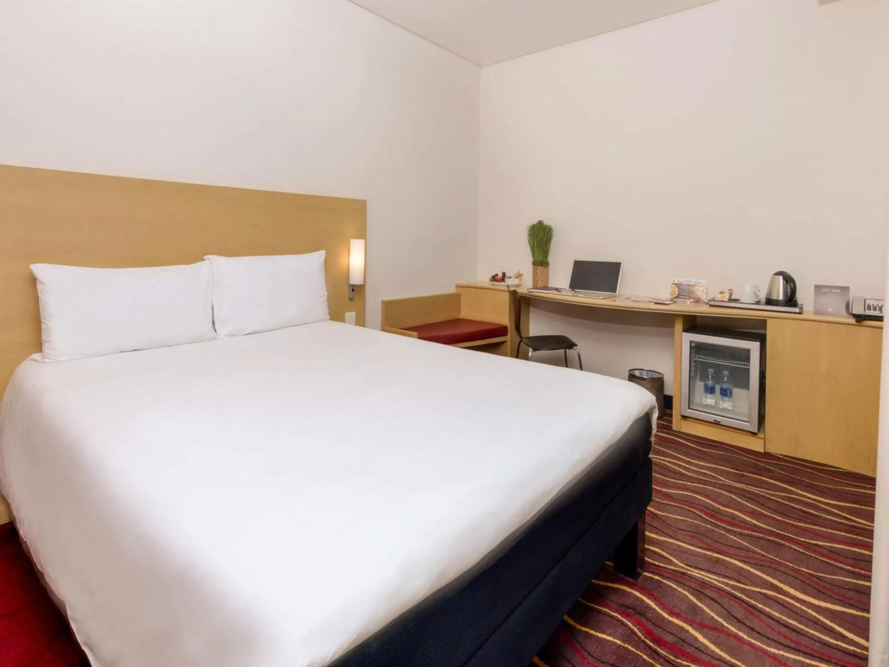 Photo of the whole room, Bed in ibis Seef Manama