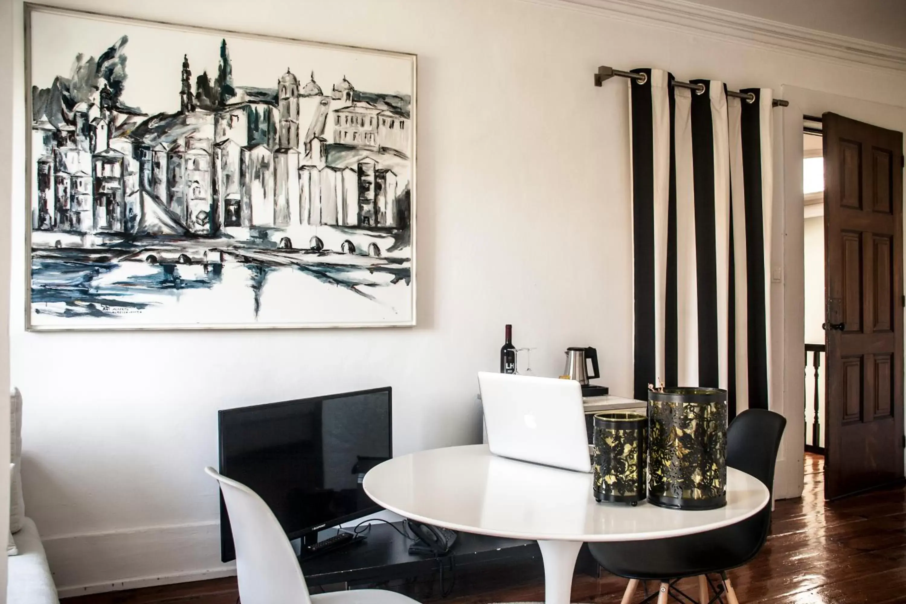 TV and multimedia, Dining Area in Oporto Loft