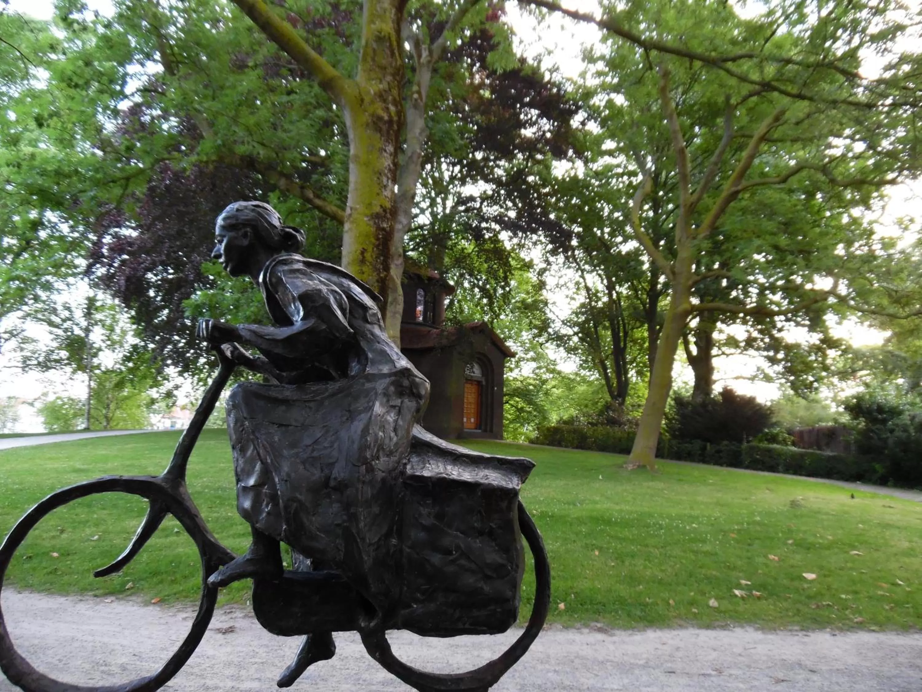 Nearby landmark in Hus