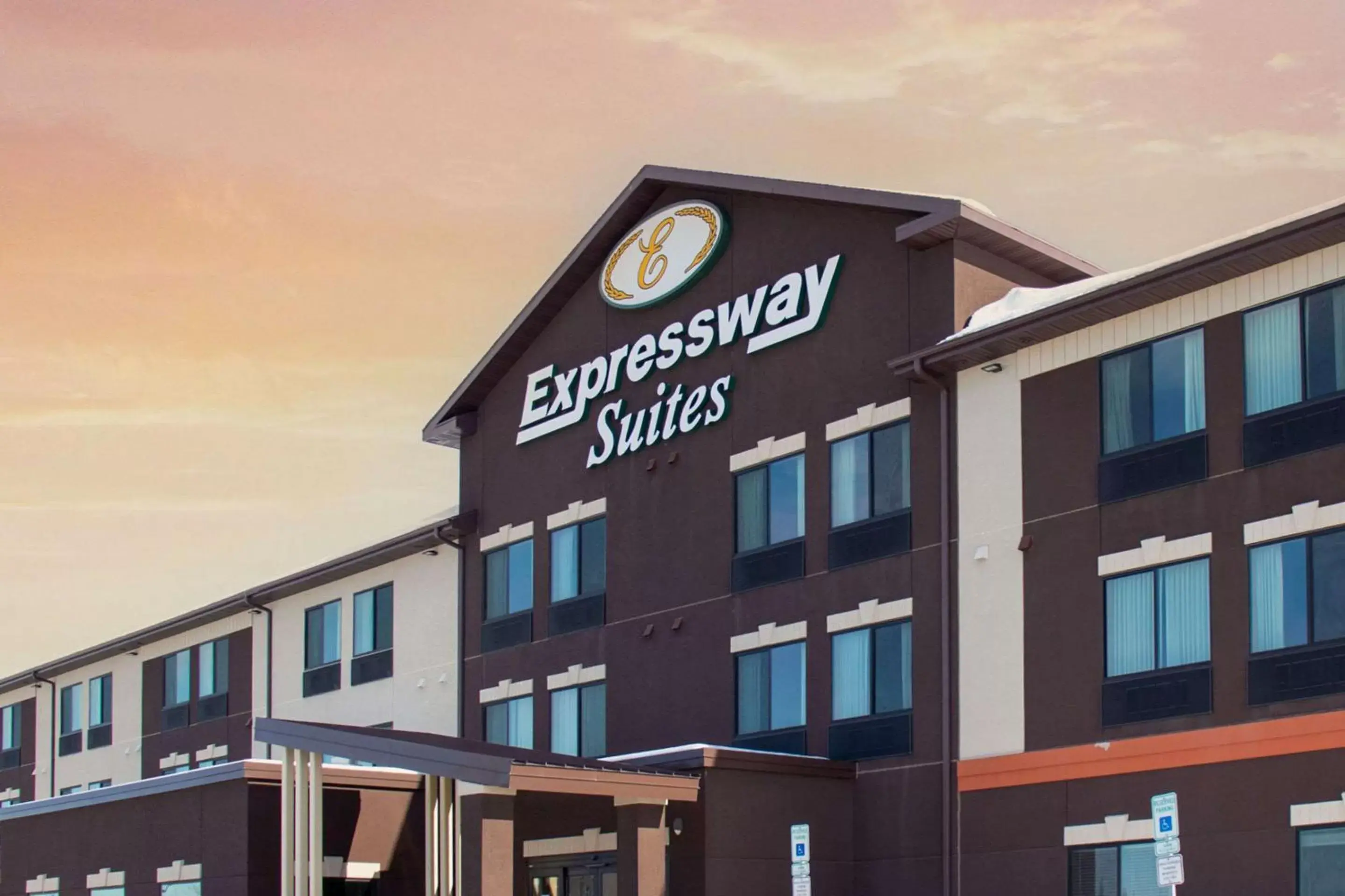 Property Building in Expressway Suites of Grand Forks