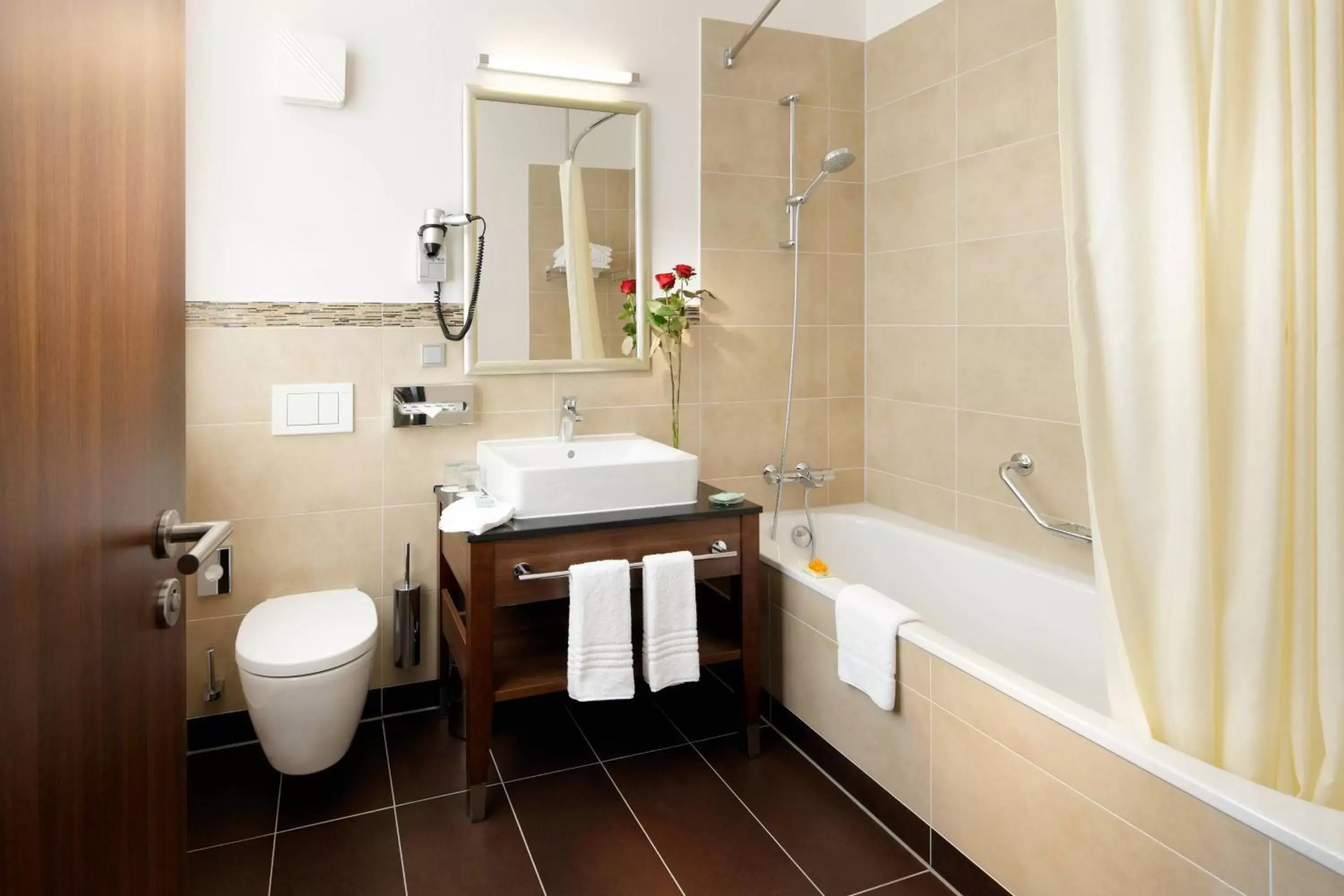 Bathroom in Courtyard by Marriott Bremen