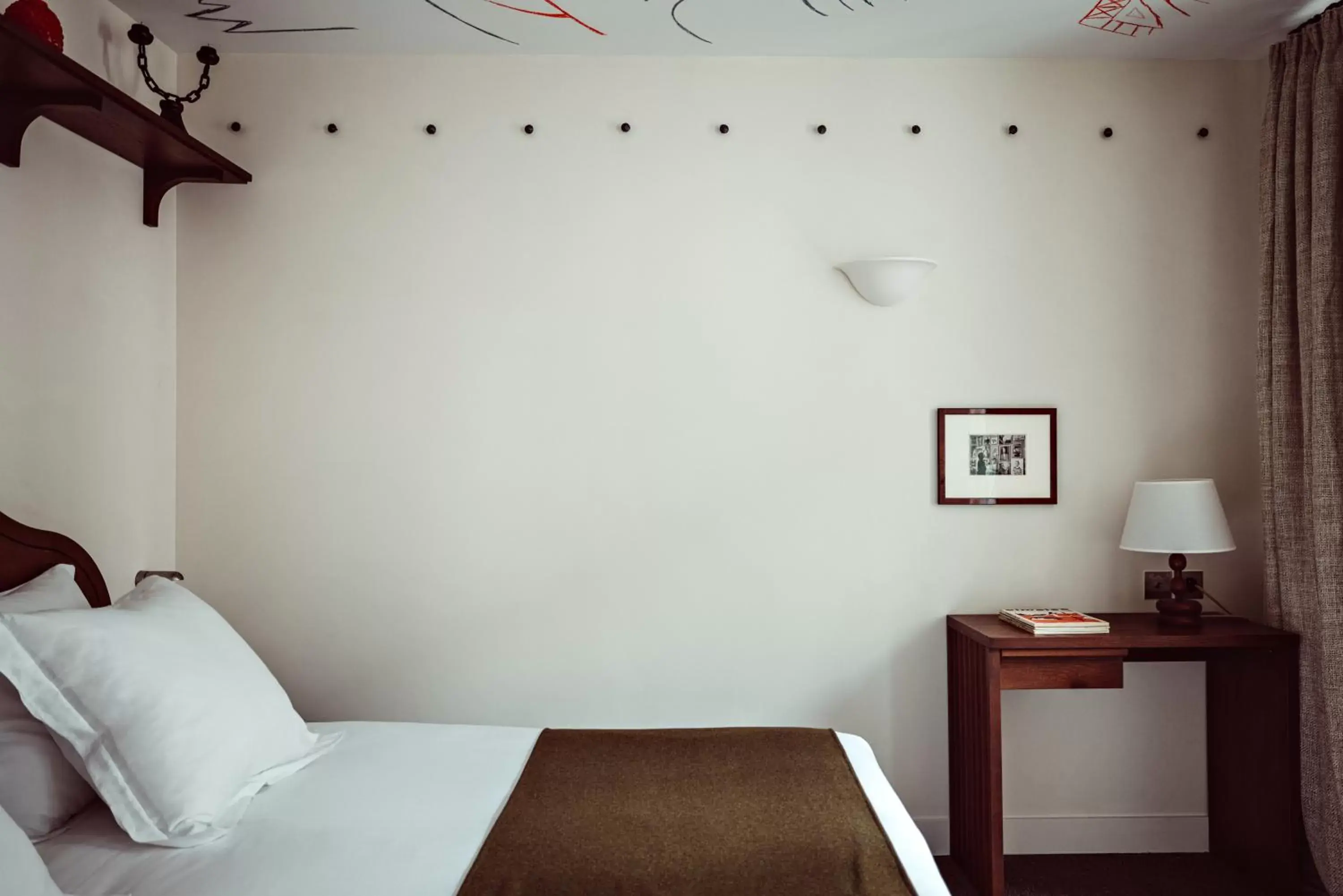 Bedroom, Bed in Hôtel des Academies et des Arts