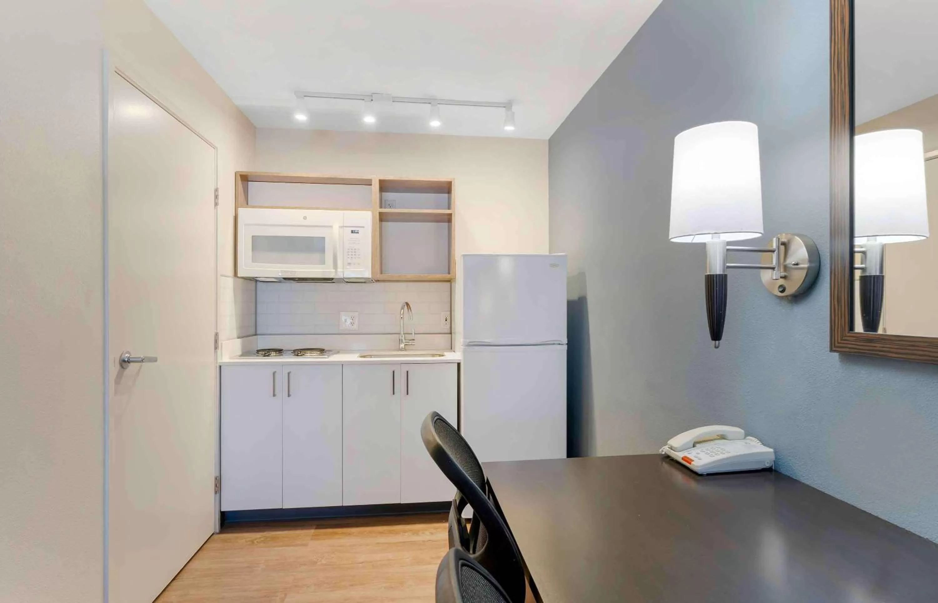 Bedroom in Extended Stay America Suites - San Jose - Milpitas - McCarthy Ranch