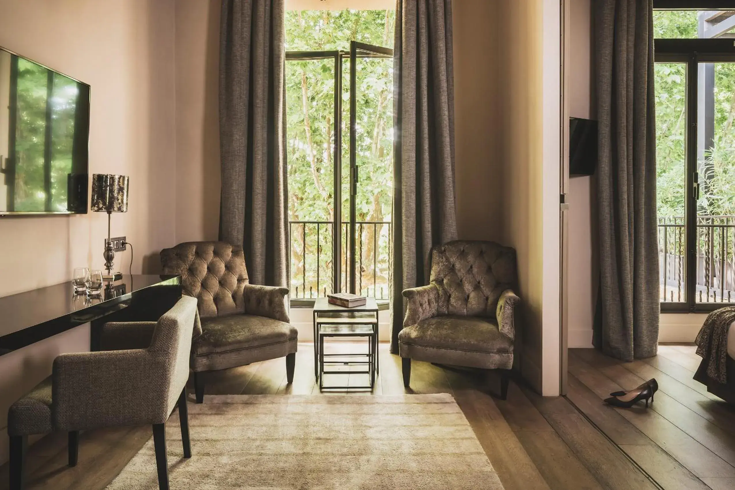 Photo of the whole room, Seating Area in Les Lodges Sainte-Victoire Hotel & Spa