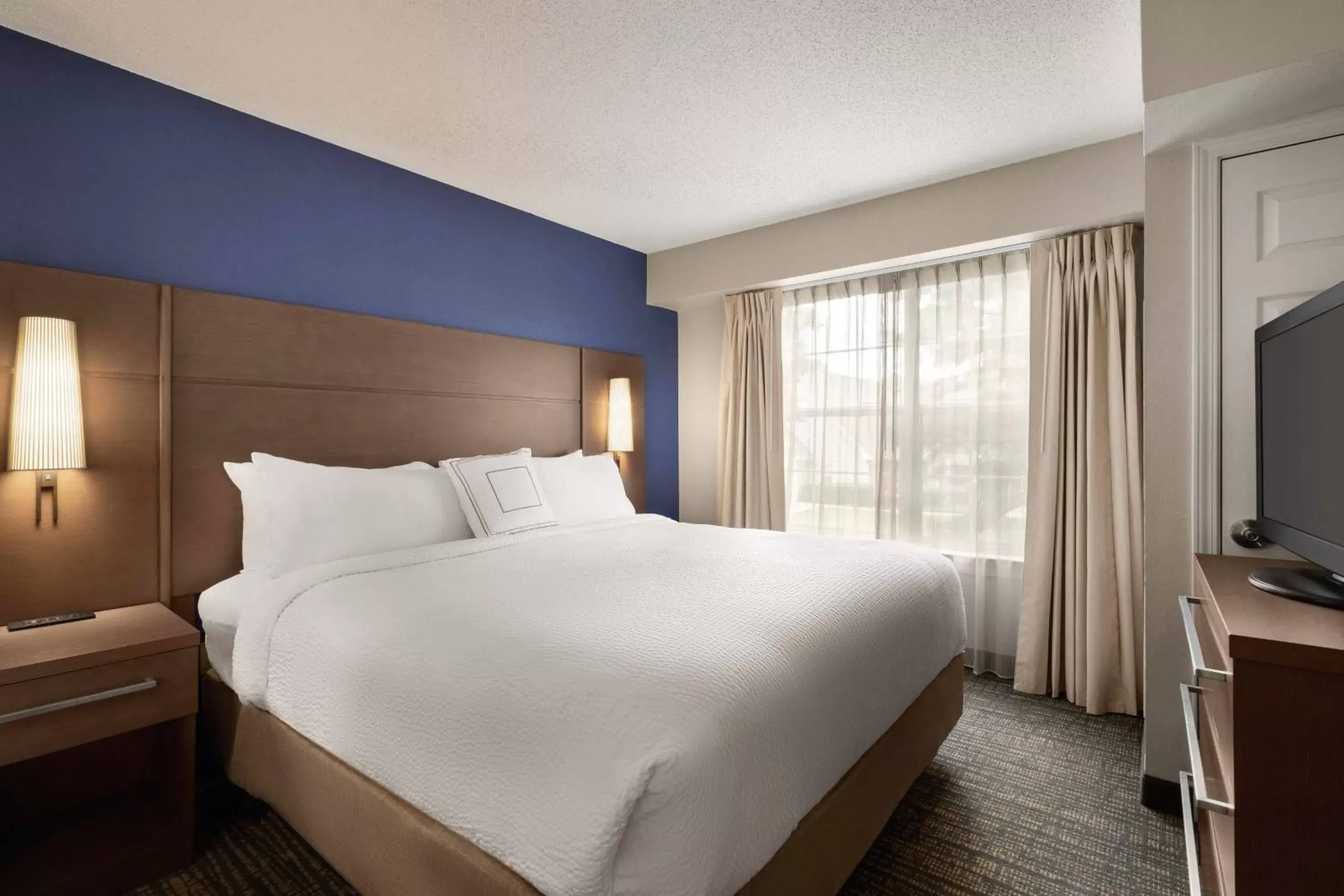 Bedroom, Bed in Residence Inn Atlanta Gwinnett Place