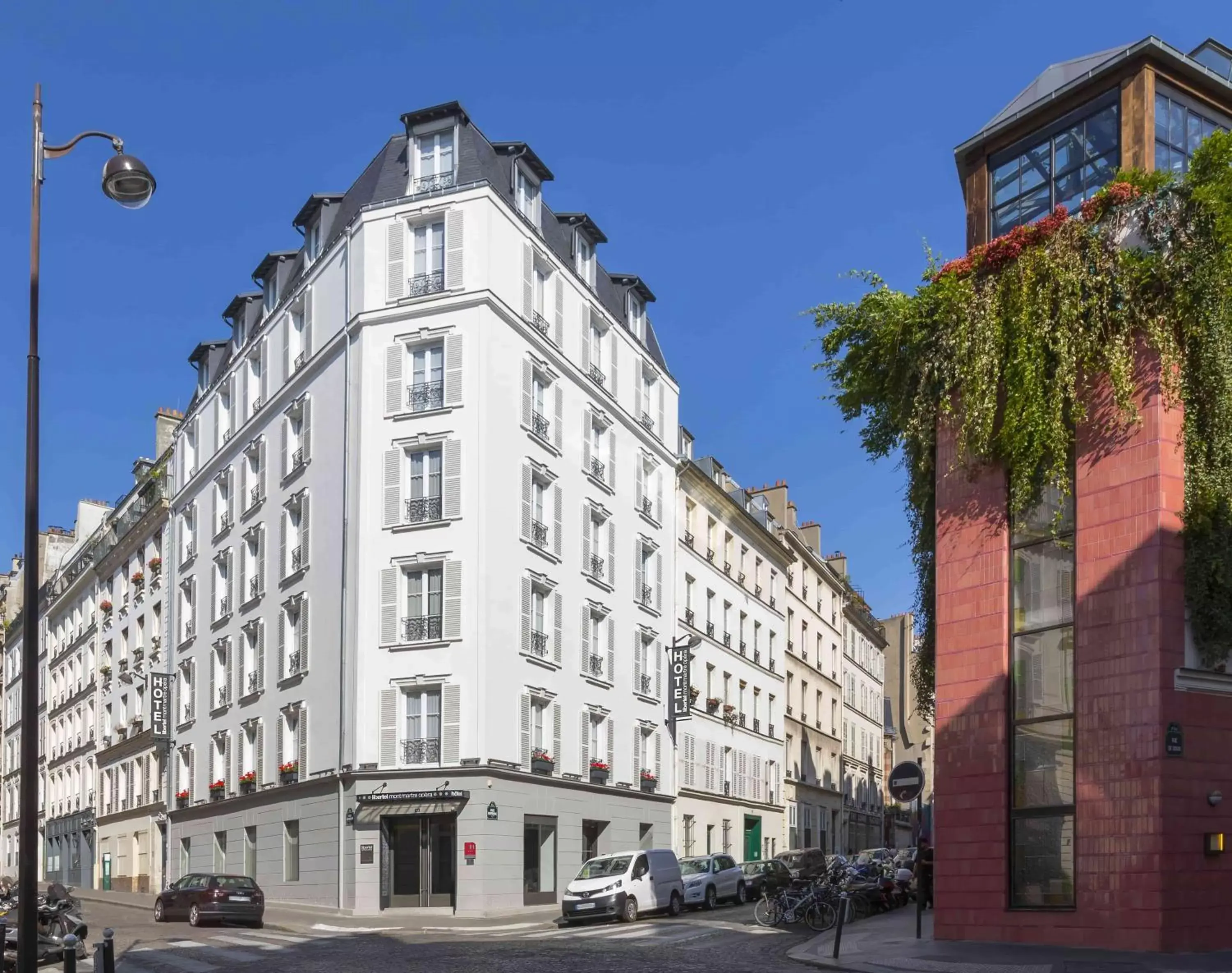 Property building in Libertel Montmartre Opéra