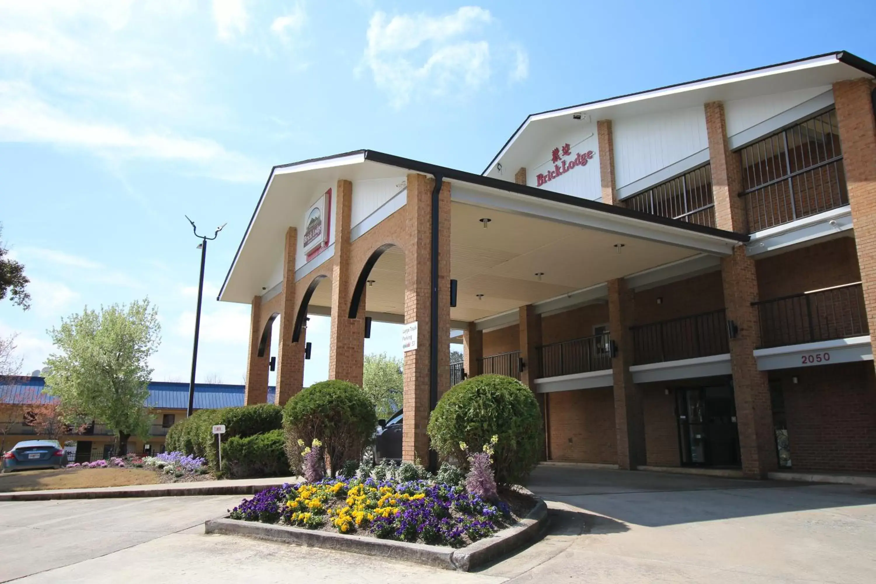 Facade/entrance in Brick Lodge Atlanta/Norcross Facade/entrance in Brick Lodge Atlanta/Norcross