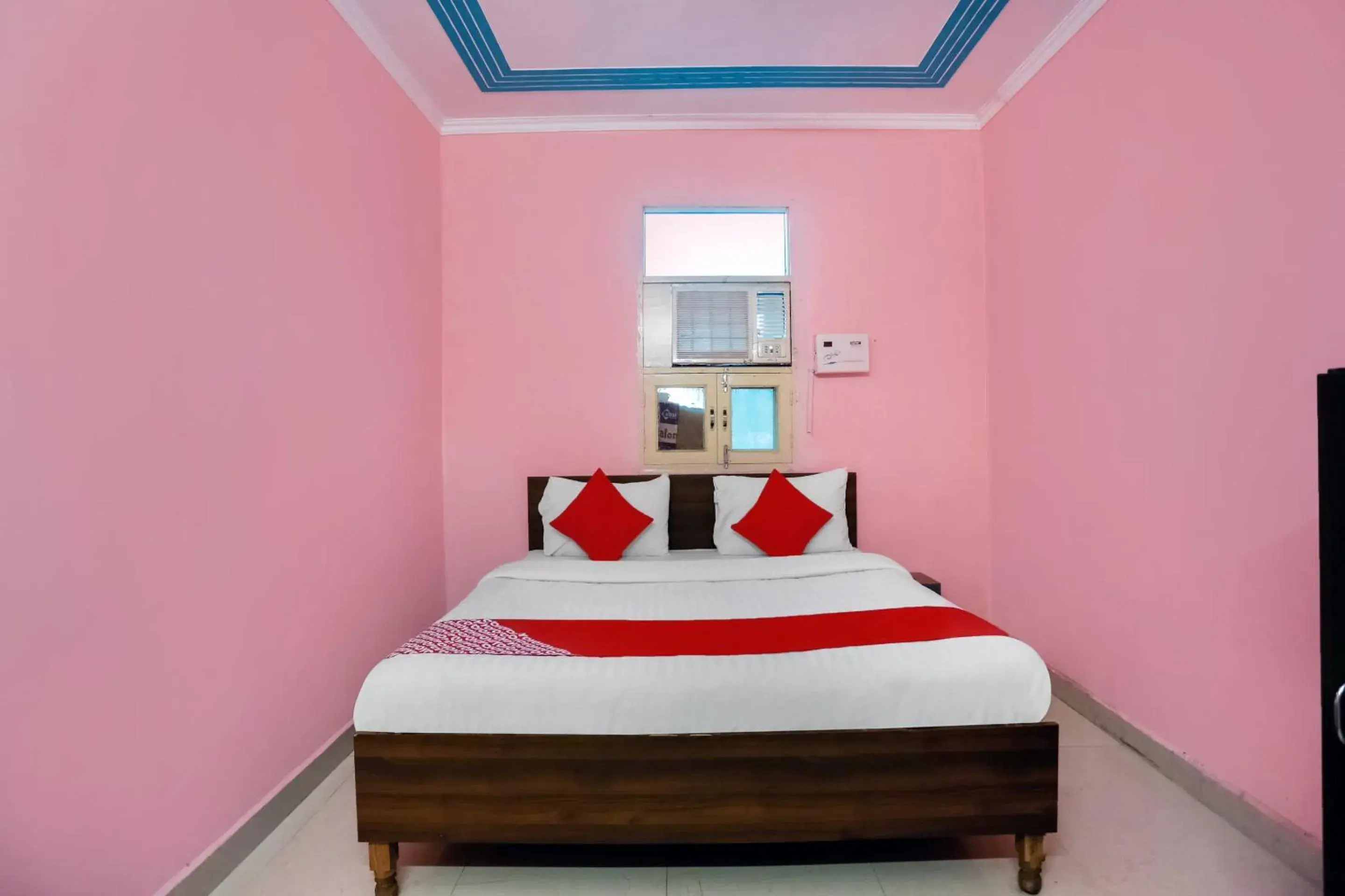 Bedroom, Bed in OYO 75131 Bandral Residency