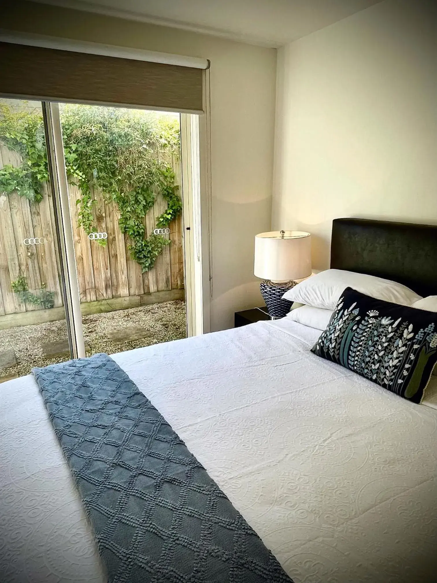 Bedroom, Bed in Captains Retreat Apartments and Cottages