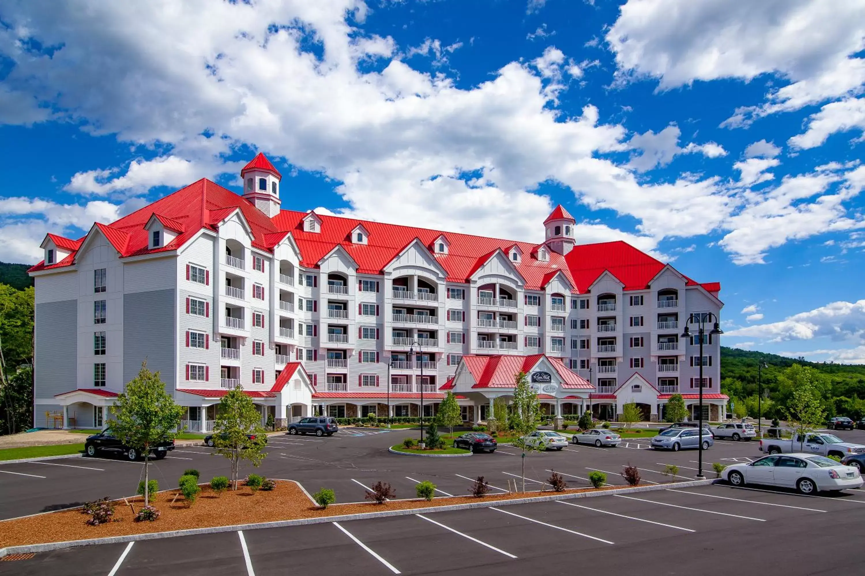 Facade/entrance, Property Building in RiverWalk Resort at Loon Mountain