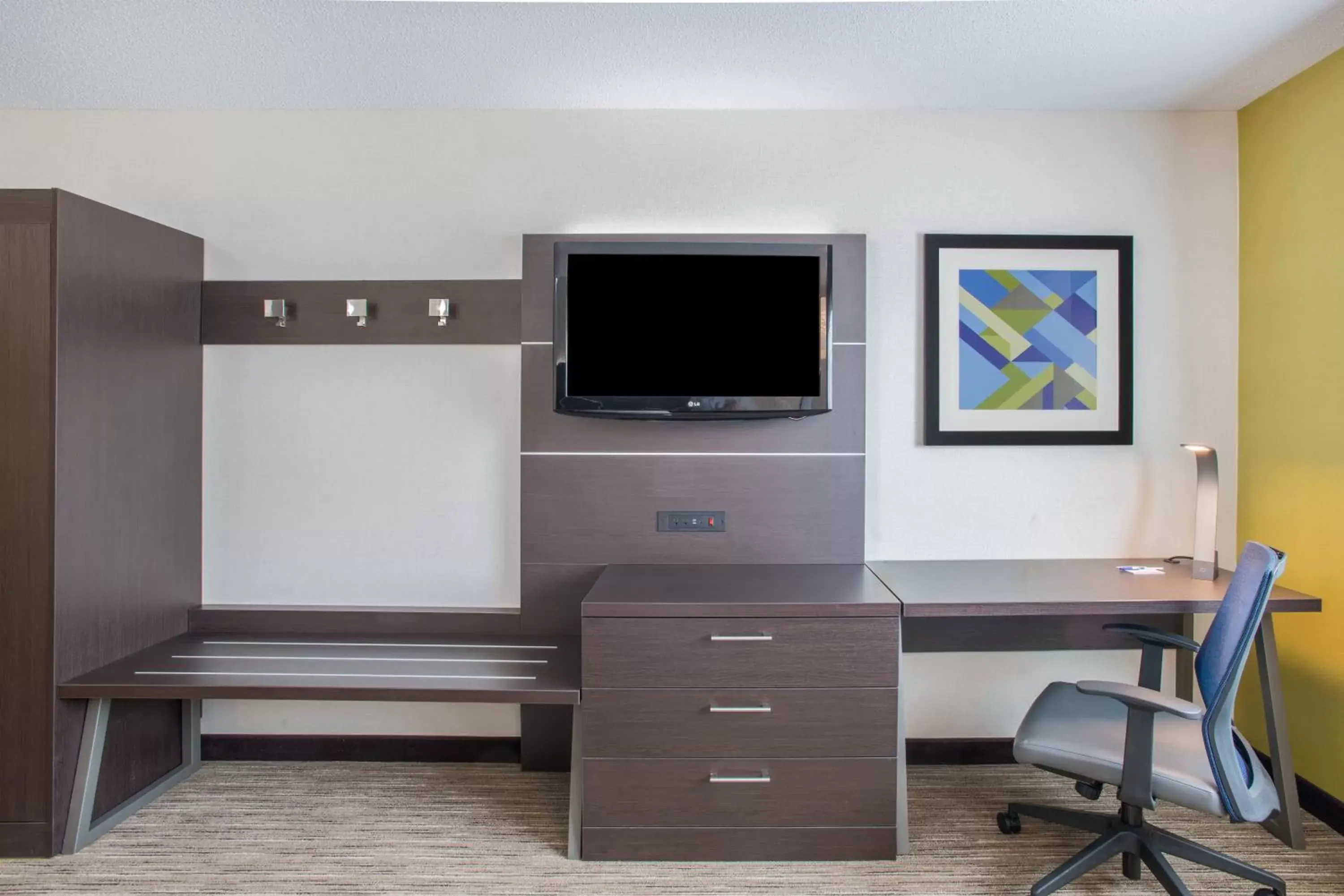 Photo of the whole room, TV/Entertainment Center in Holiday Inn Express Hotel & Suites Boston - Marlboro, an IHG Hotel