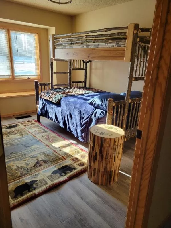 Bedroom, Bed in Whitetail Lodge