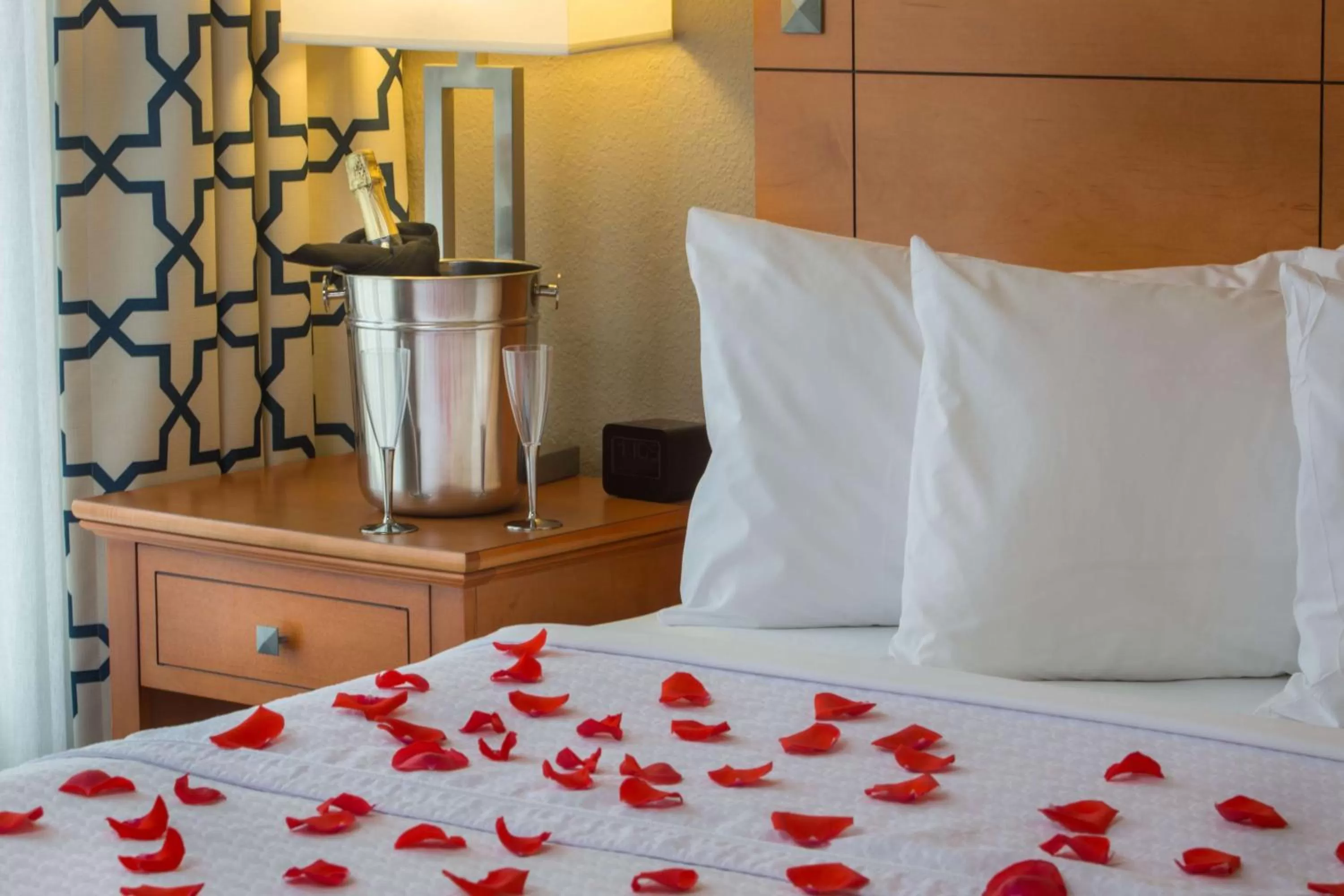 Bed in Homewood Suites by Hilton Orlando-International Drive Convention Center