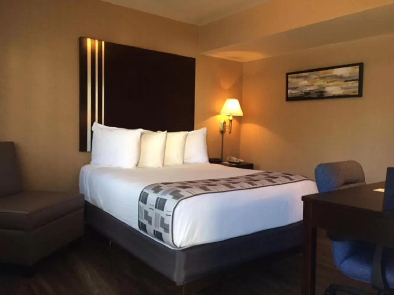 Bed in Super 8 by Wyndham Albany Bed in Super 8 by Wyndham Albany