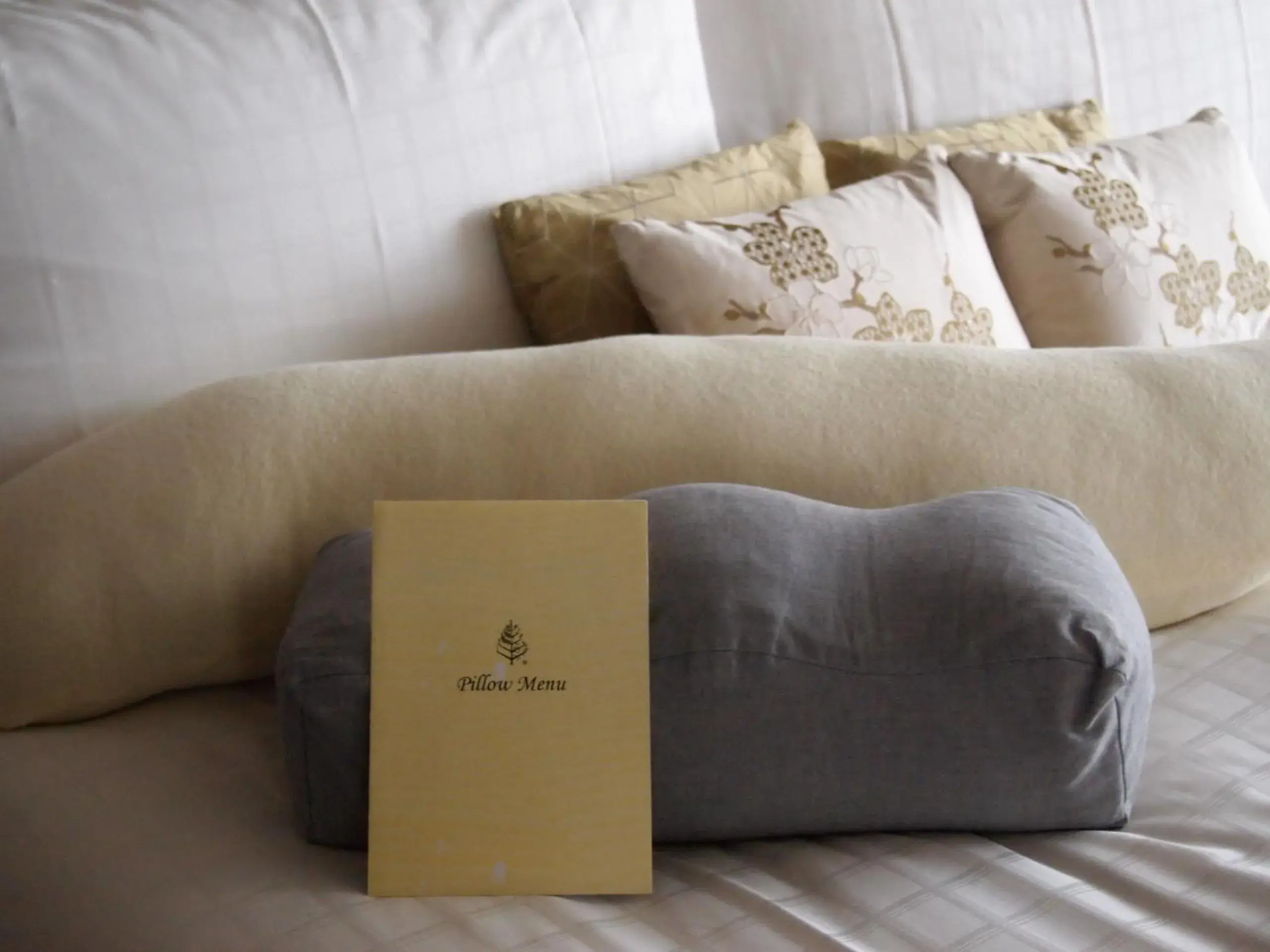 Bed in Four Seasons Hotel Tokyo at Marunouchi