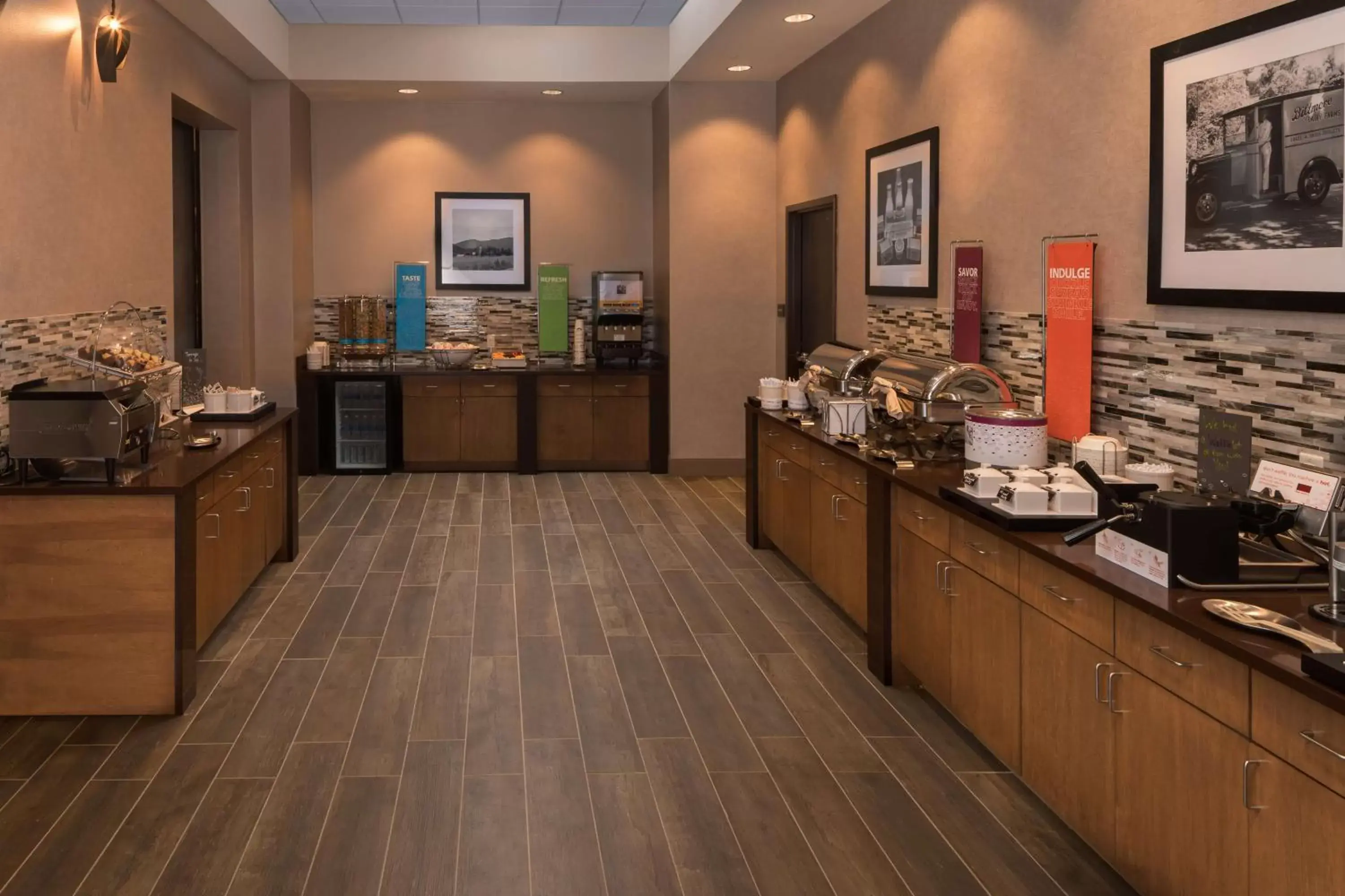 Restaurant/Places to Eat in Hampton Inn & Suites-Asheville Biltmore Village, NC