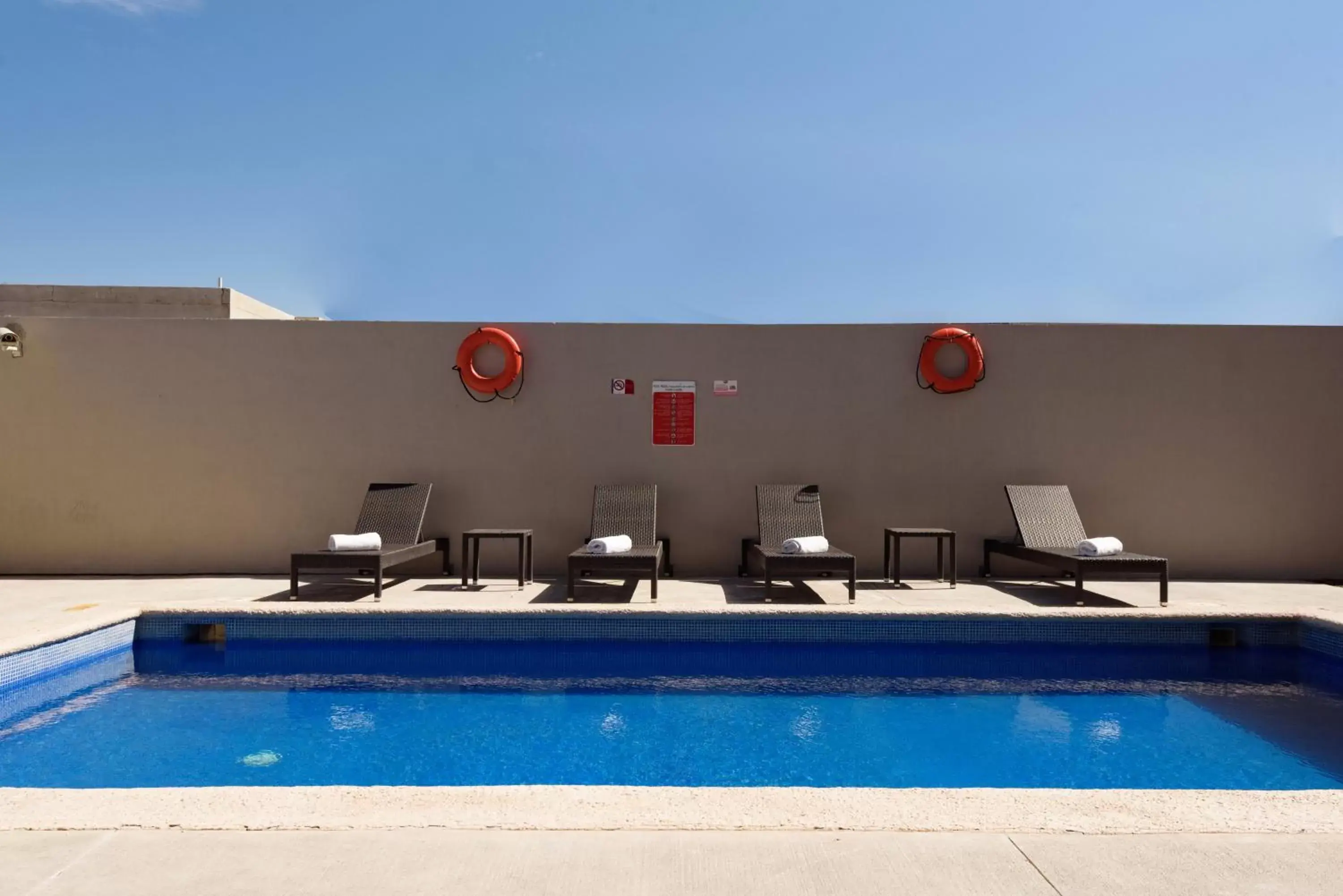 Pool view, Swimming Pool in Extended Suites Saltillo Galerías
