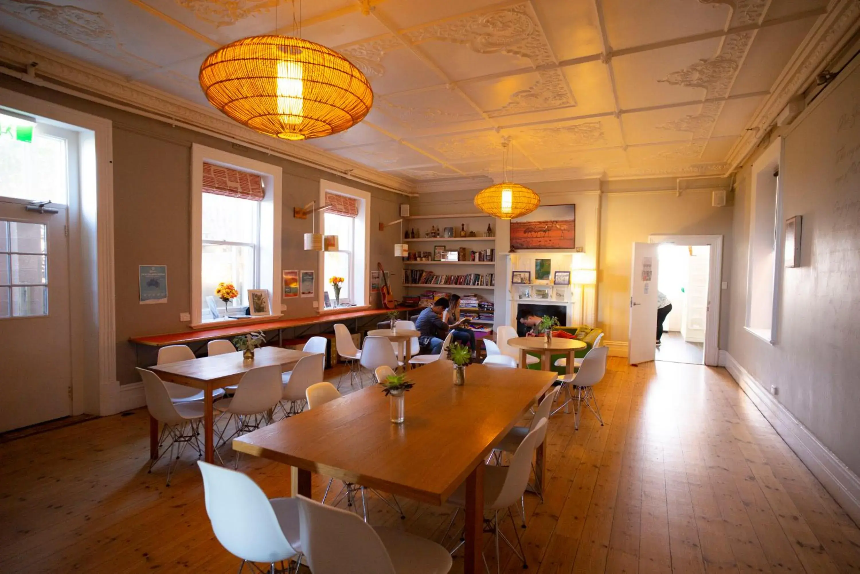 Dining area, Lounge/Bar in YHA Port Elliot Beach House