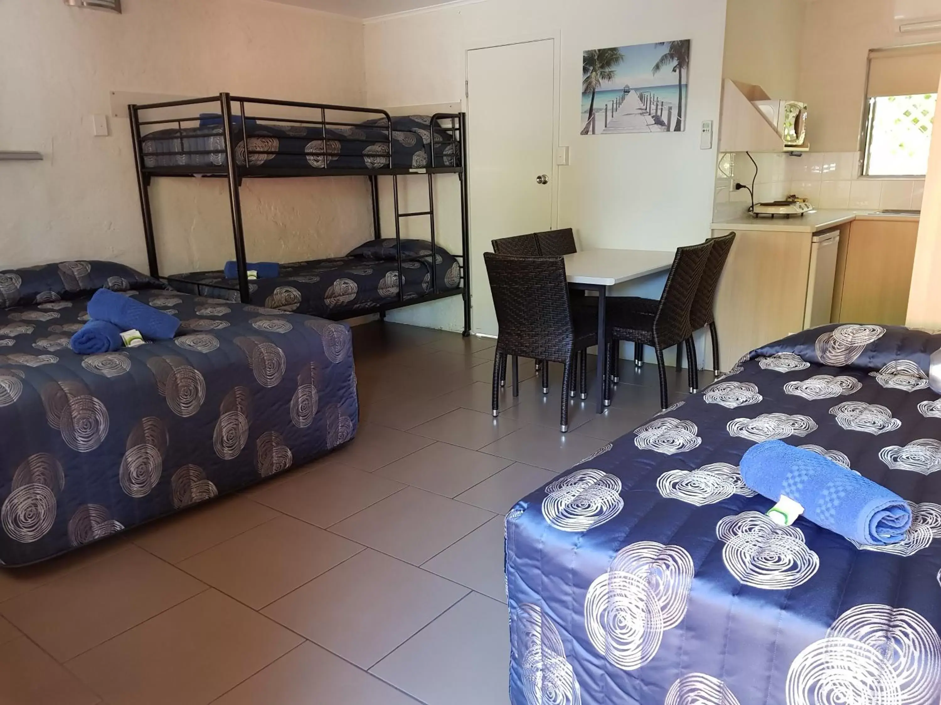 Photo of the whole room, Bed in Mango Tree Motel Photo of the whole room, Bed in Mango Tree Motel