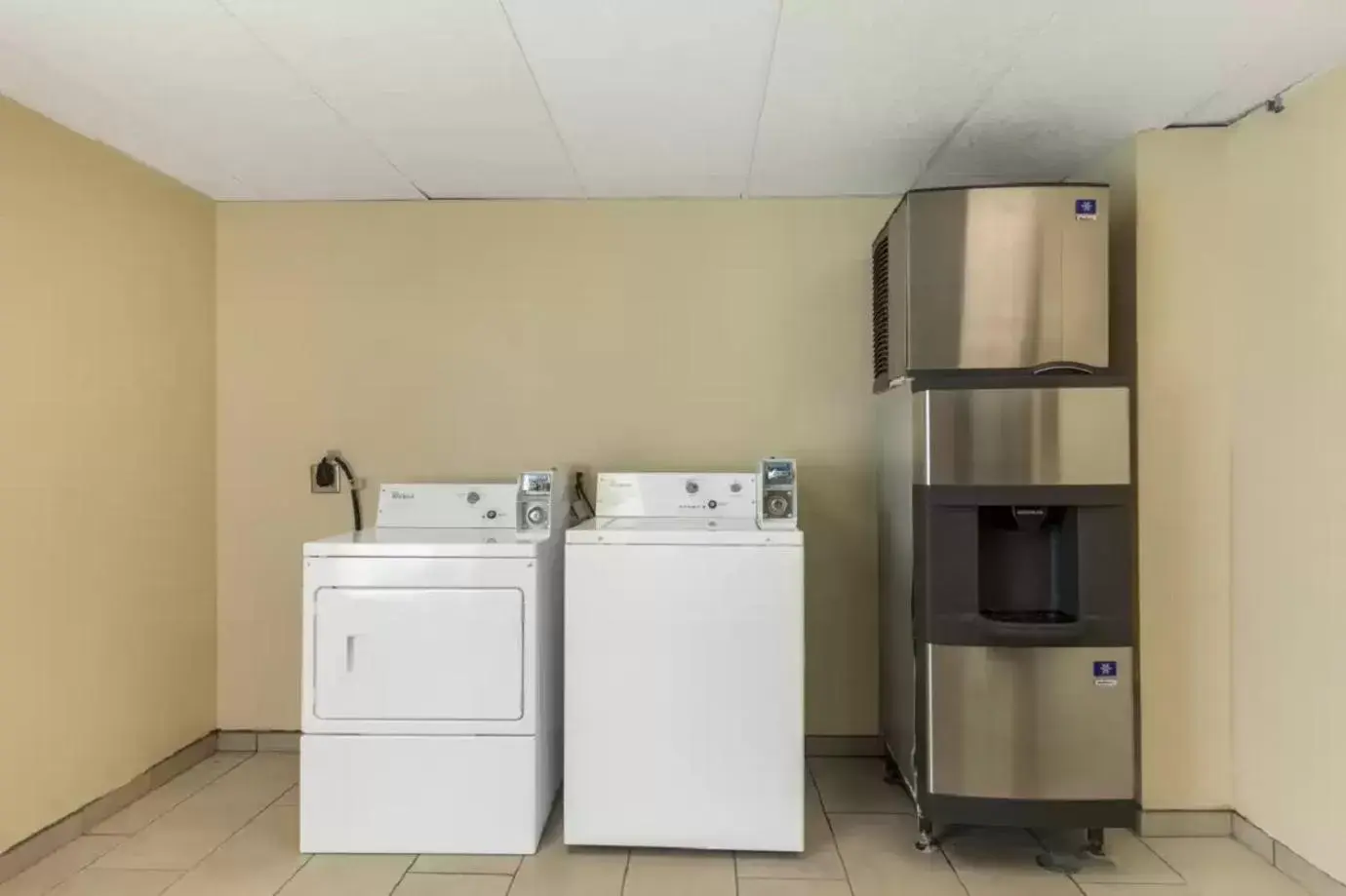 laundry, Kitchen/Kitchenette in Comfort Inn & Suites San Antonio Airport