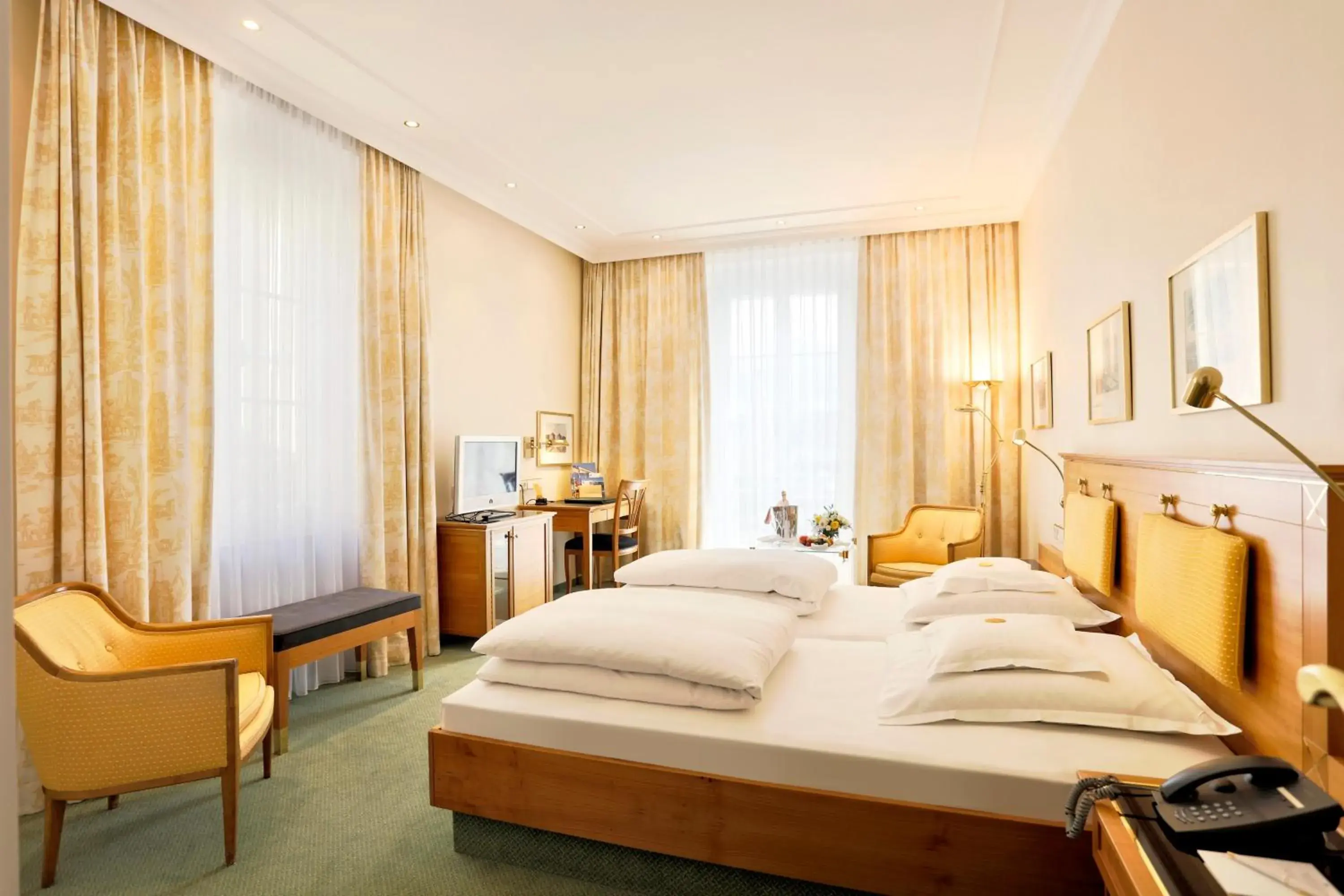 Bedroom, Bed in Hotel Reutemann-Seegarten