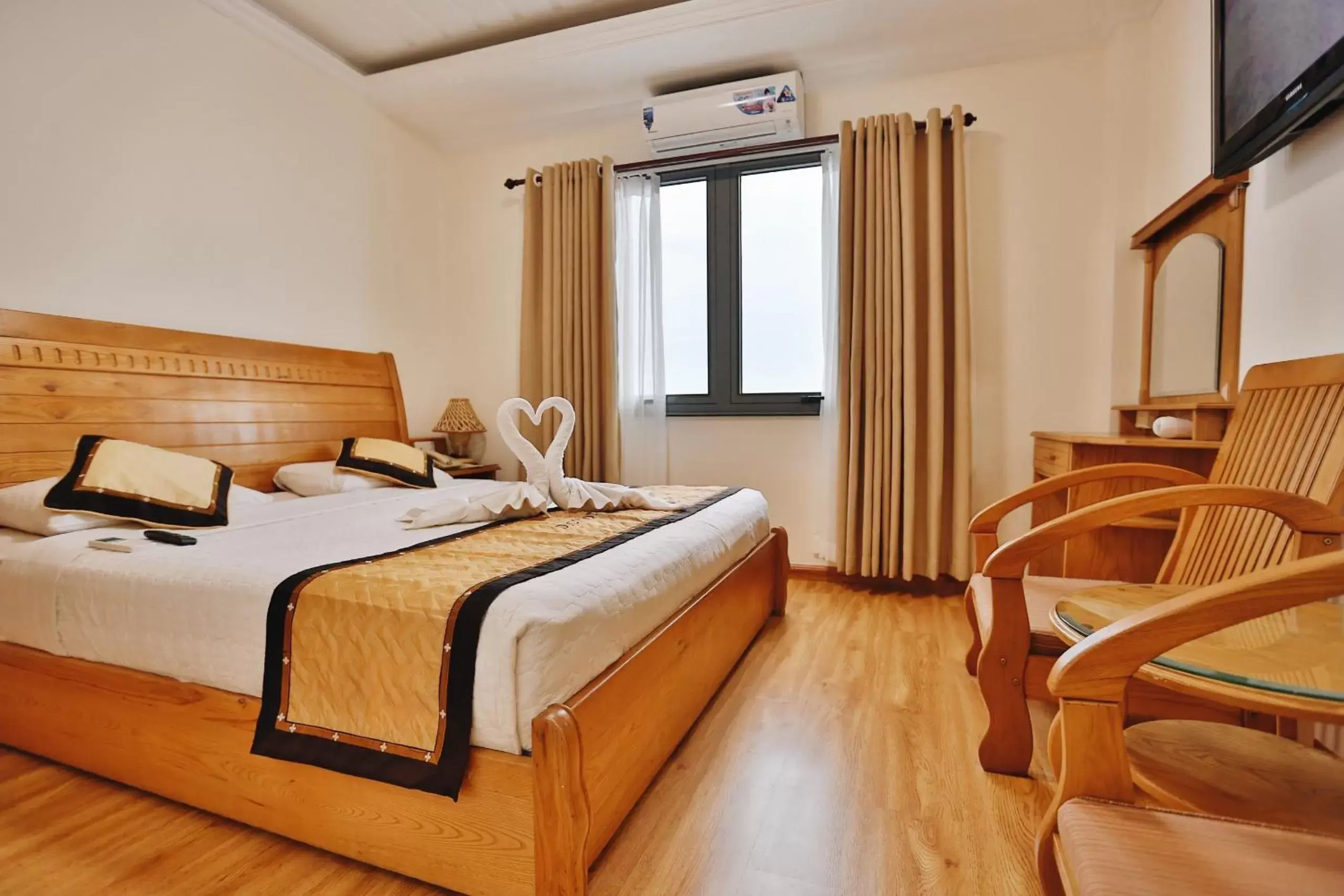 Bed in Duc Vuong Saigon Hotel - Cao Thang Bed in Duc Vuong Saigon Hotel - Cao Thang