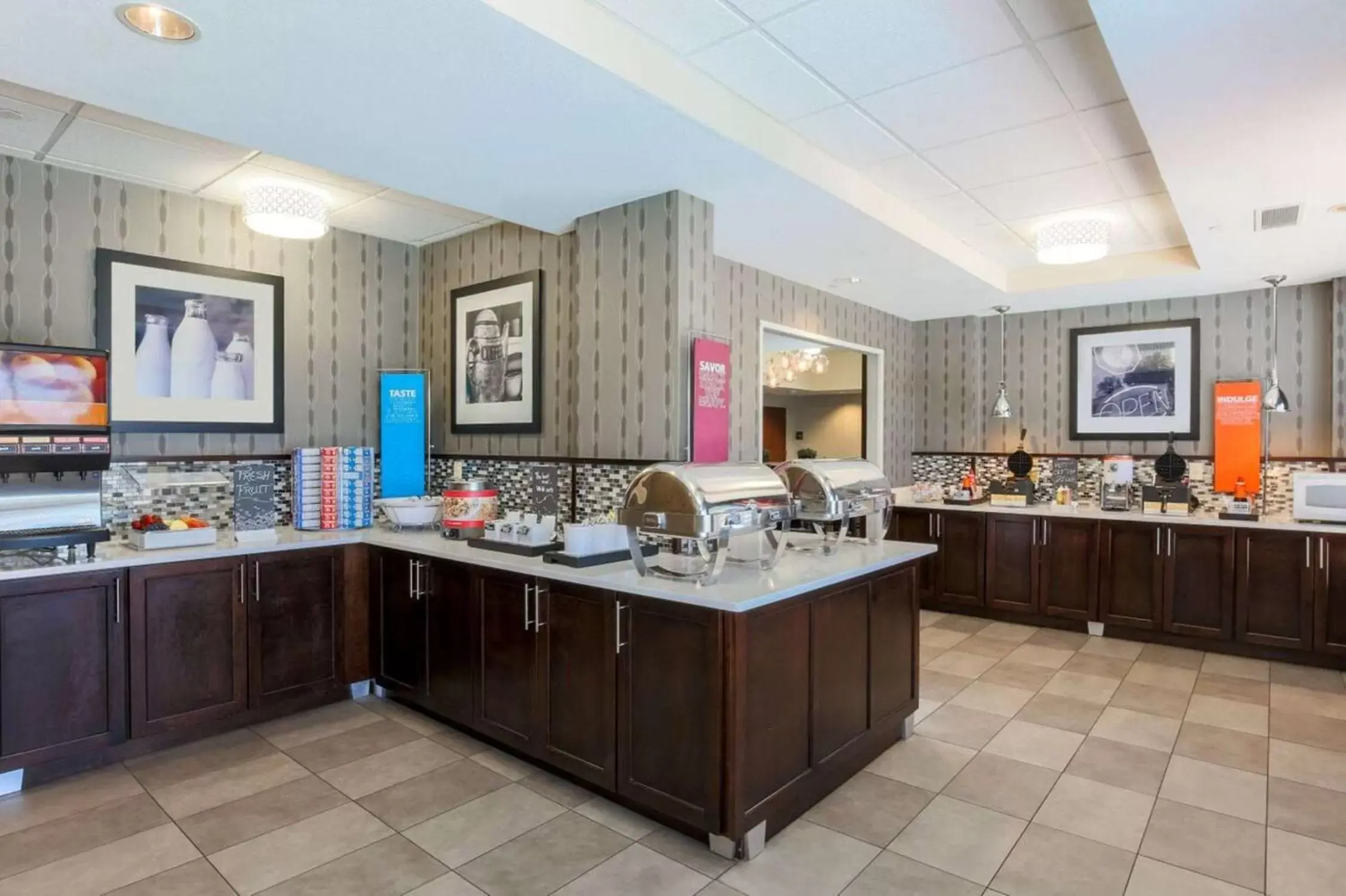 Breakfast in Hampton Inn Memphis-Southwind Breakfast in Hampton Inn Memphis-Southwind