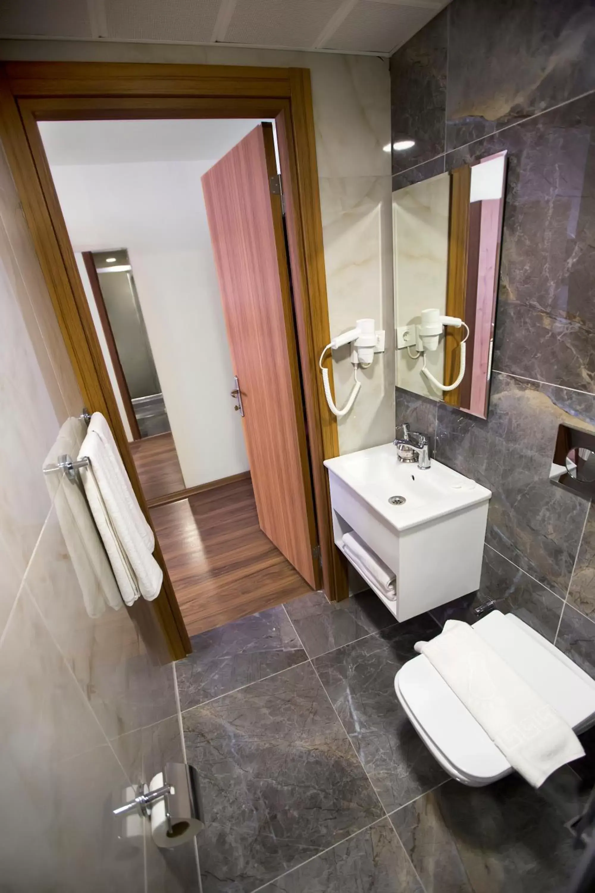 Bathroom in Golden Street Hotel