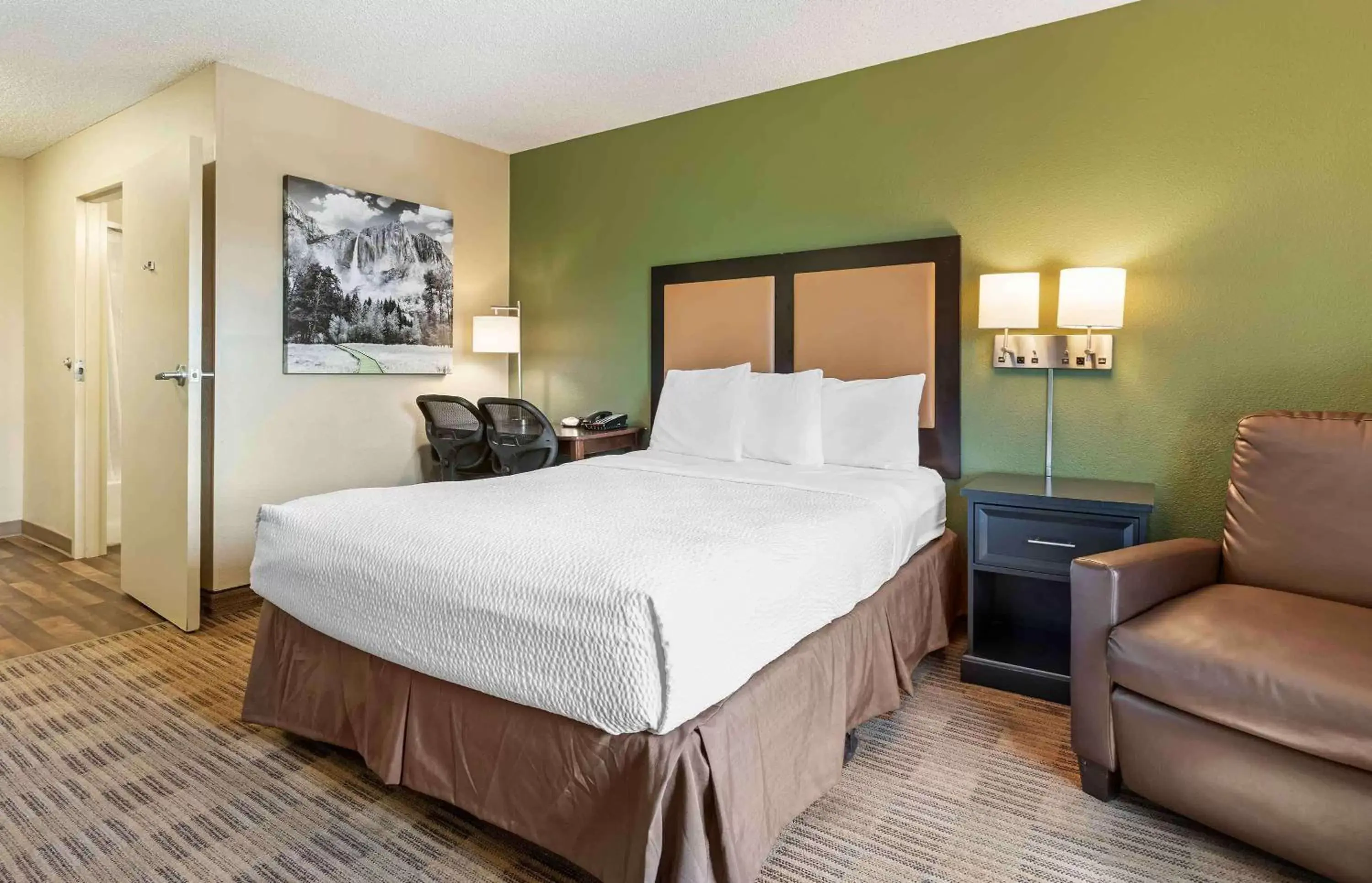 Bedroom, Bed in Extended Stay America Suites - Richmond - Hilltop Mall
