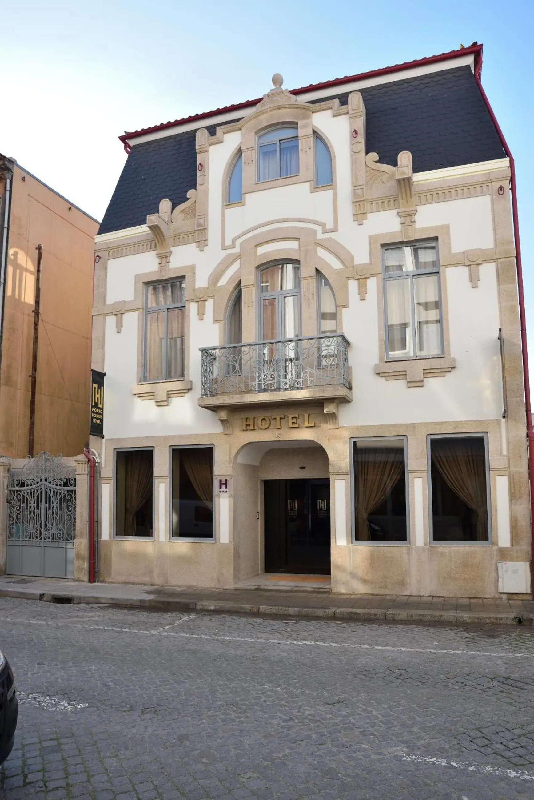Facade/entrance, Property Building in Porto Domus Hotel