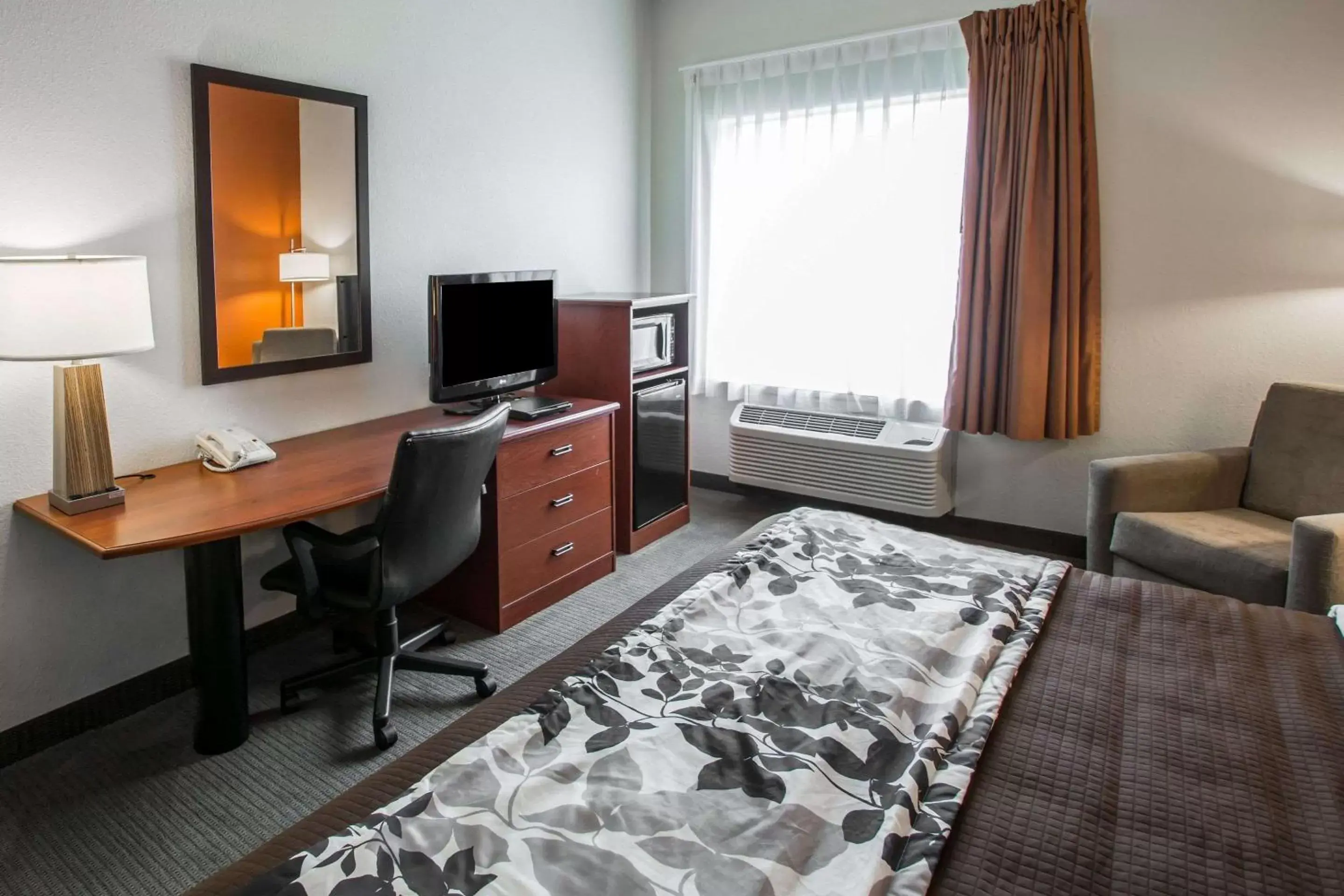 Photo of the whole room, TV/Entertainment Center in Sleep Inn & Suites Palatka North