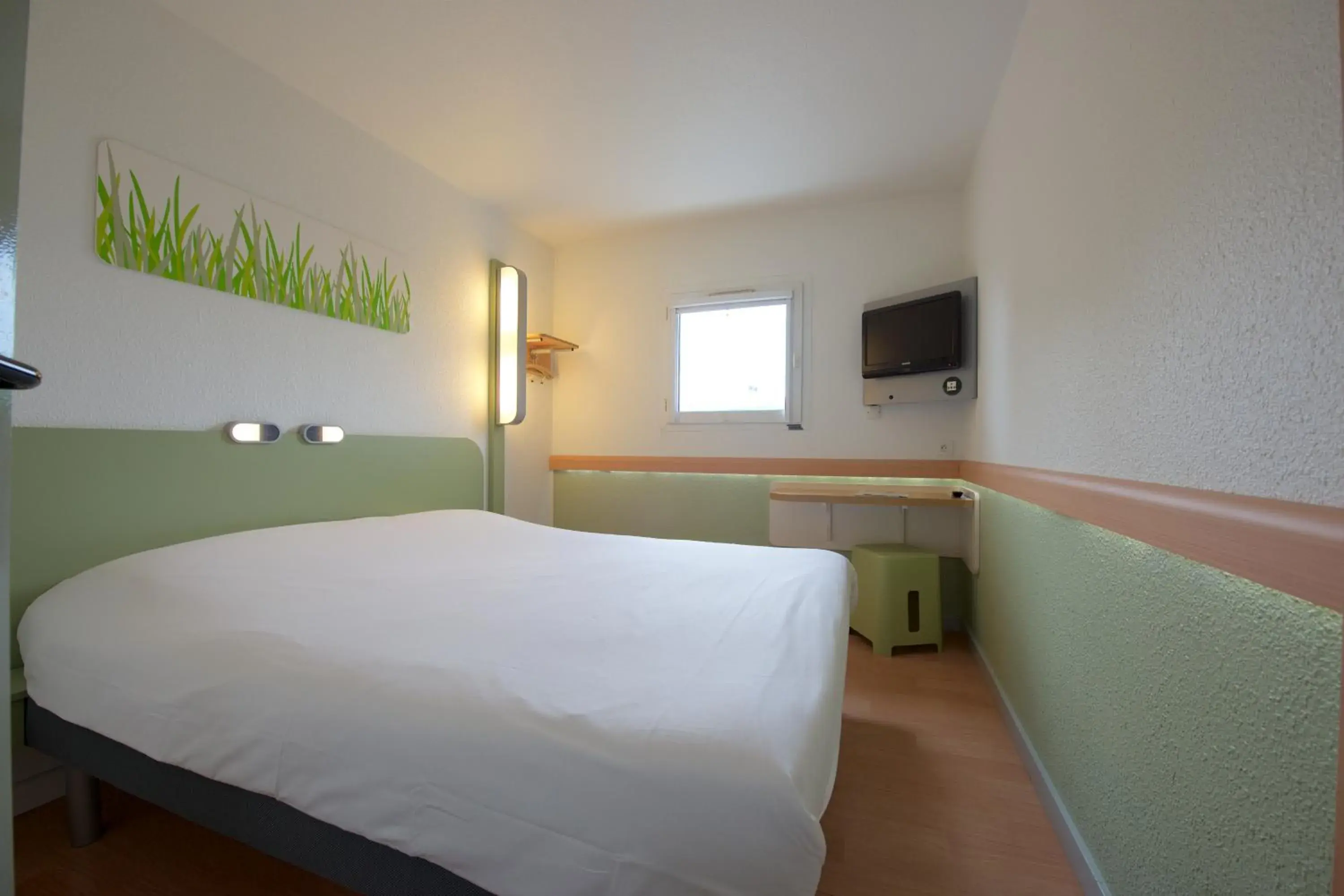 Bed, Room Photo in ibis budget Pau Lescar