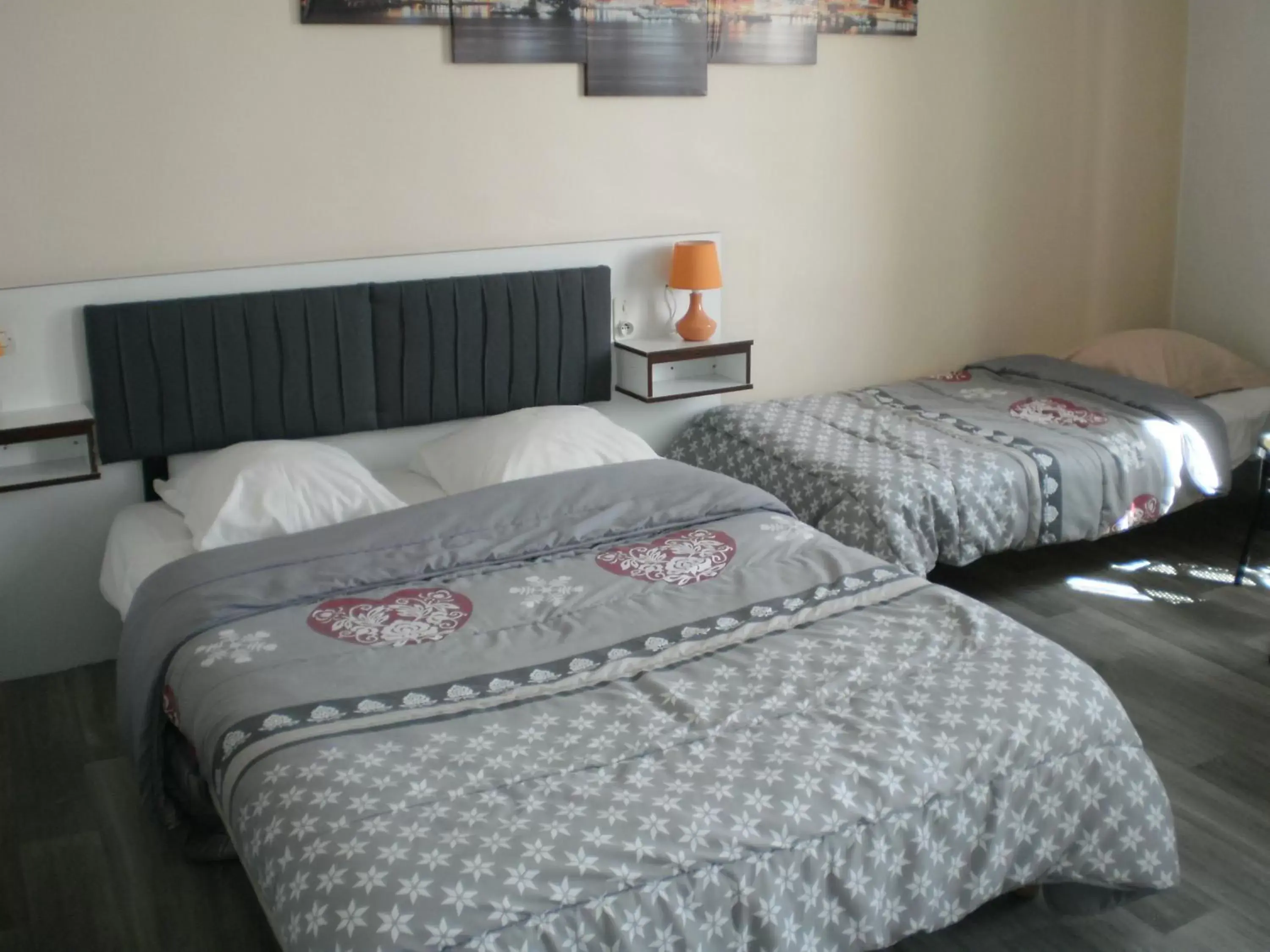 Bedroom, Bed in Hotel De La Gare