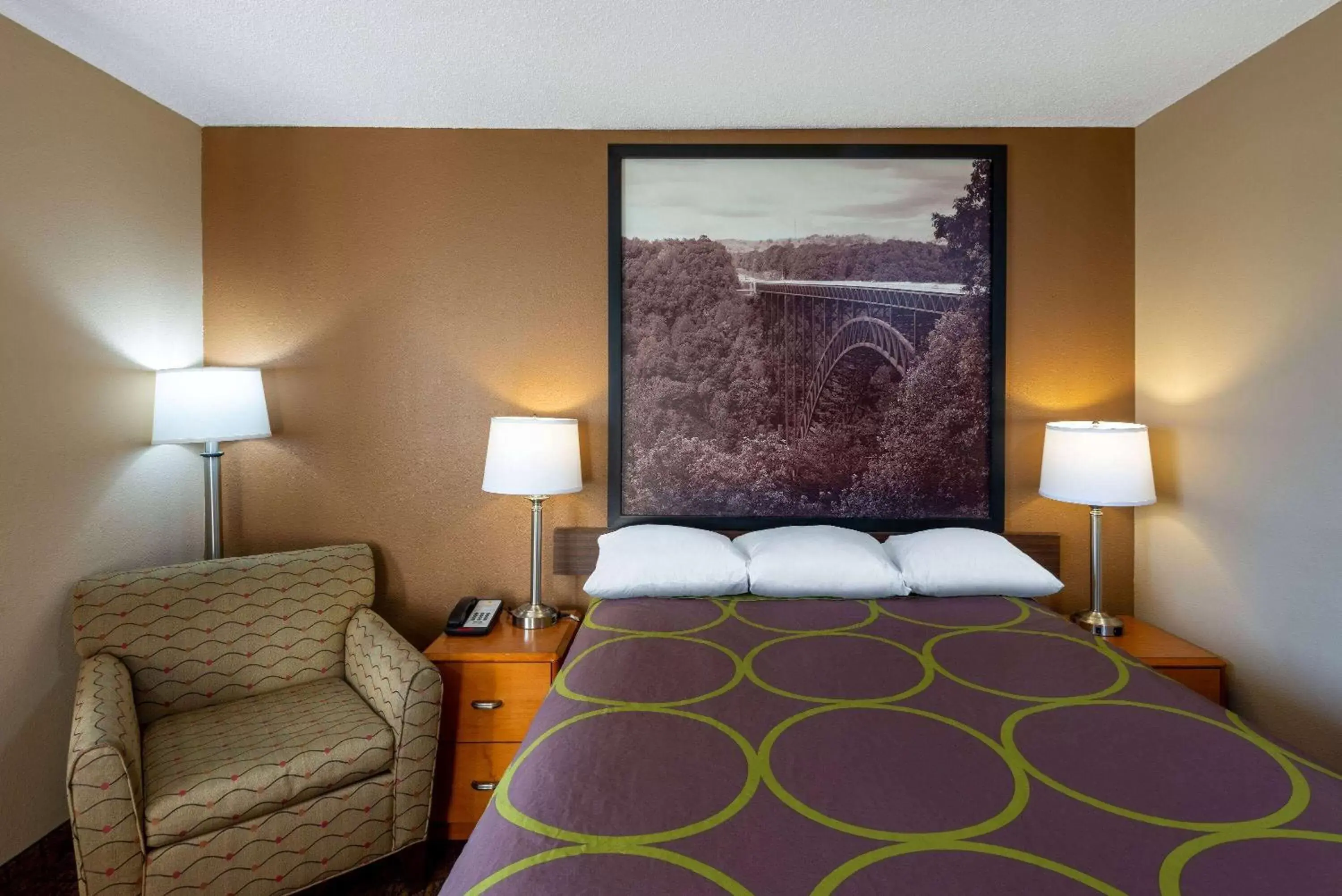 Photo of the whole room, Bed in Super 8 by Wyndham Summersville