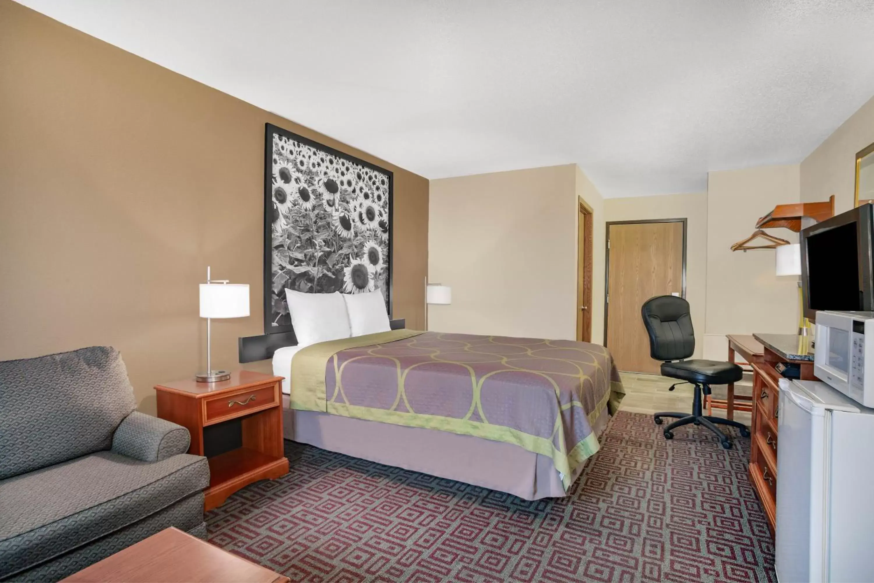 Photo of the whole room in Super 8 by Wyndham Fort Madison