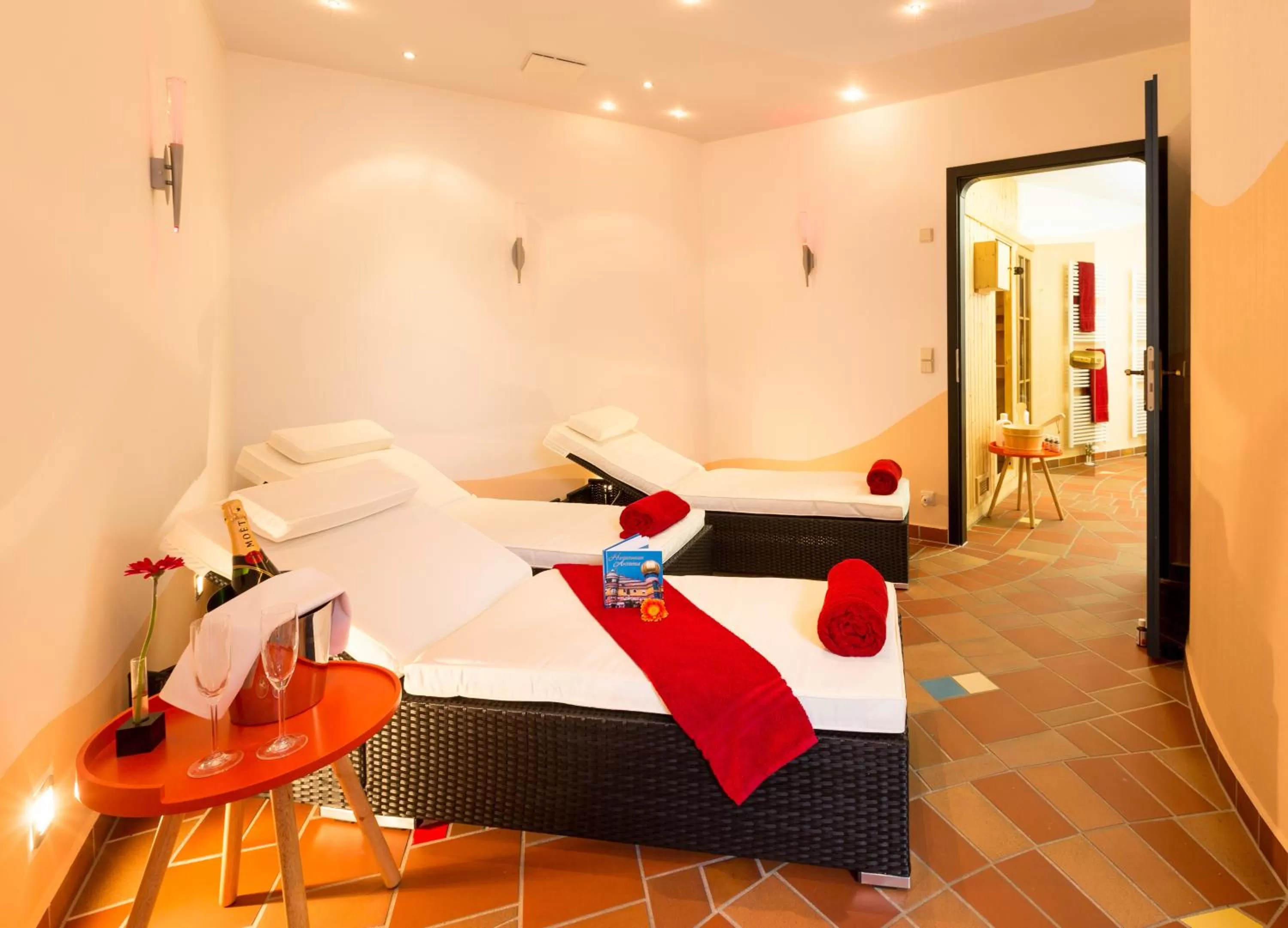 Spa and wellness centre/facilities, Bed in artHOTEL Magdeburg