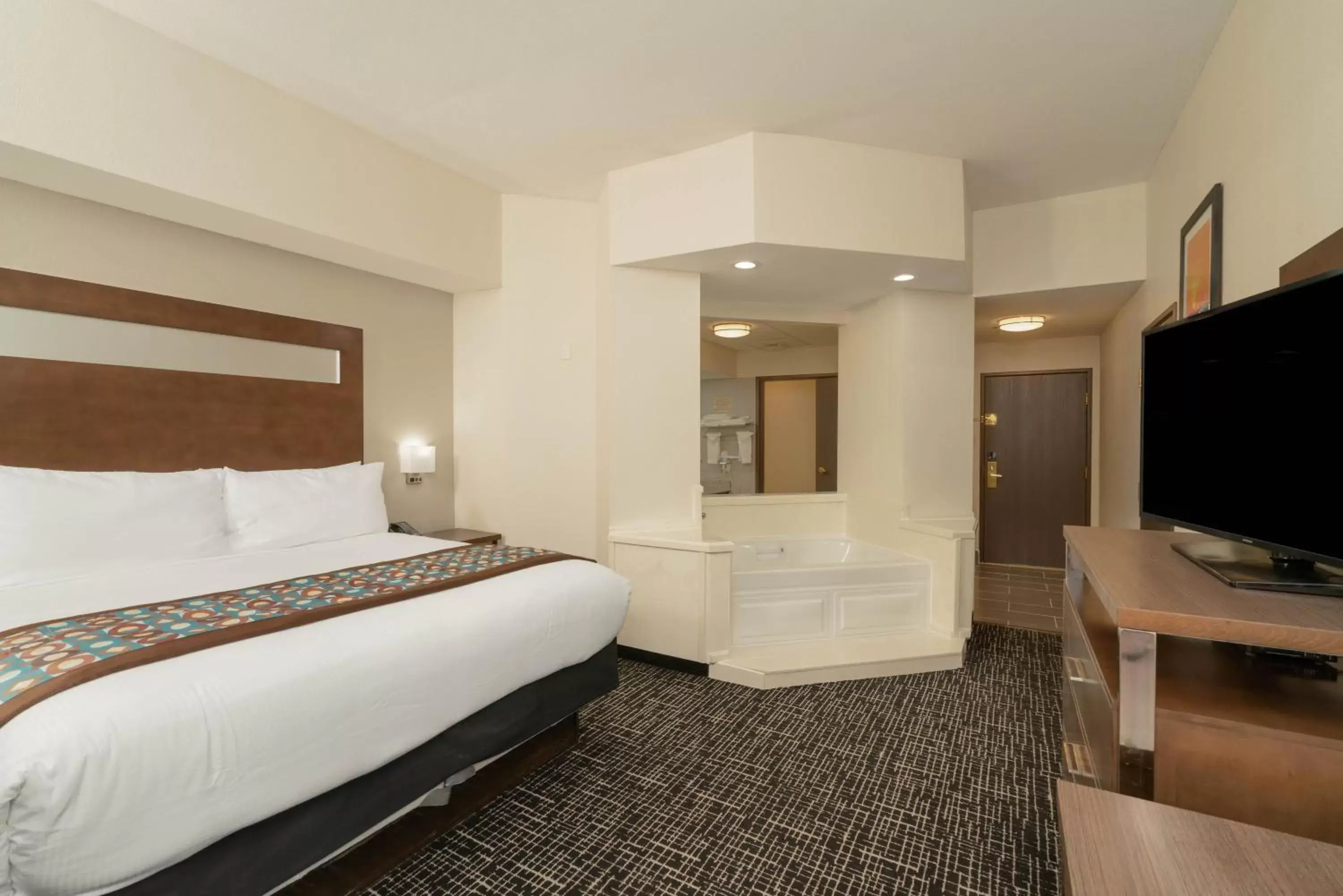 Photo of the whole room, Bed in Wingate by Wyndham Memphis East