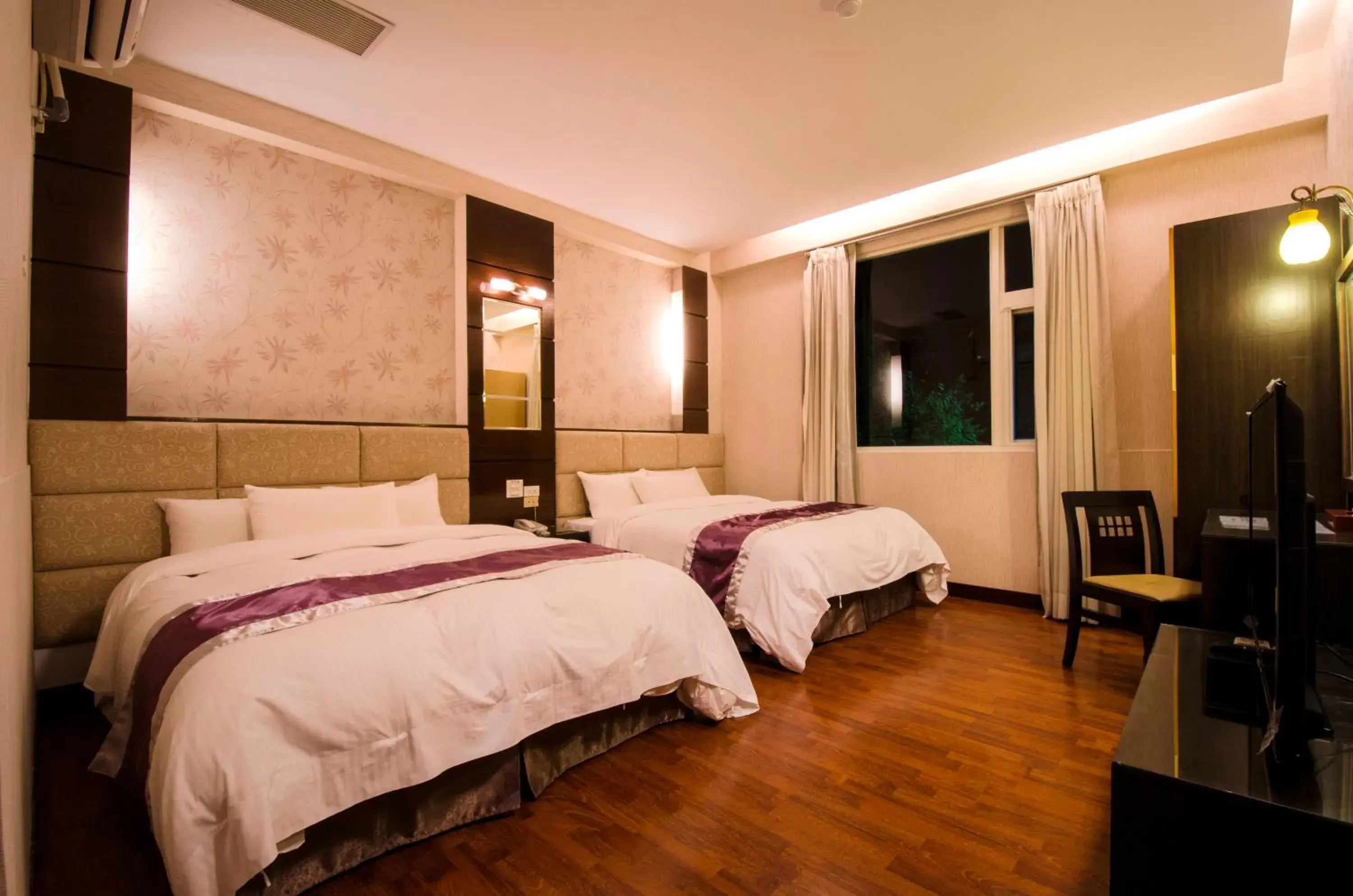 Bedroom, Bed in wogo hotel