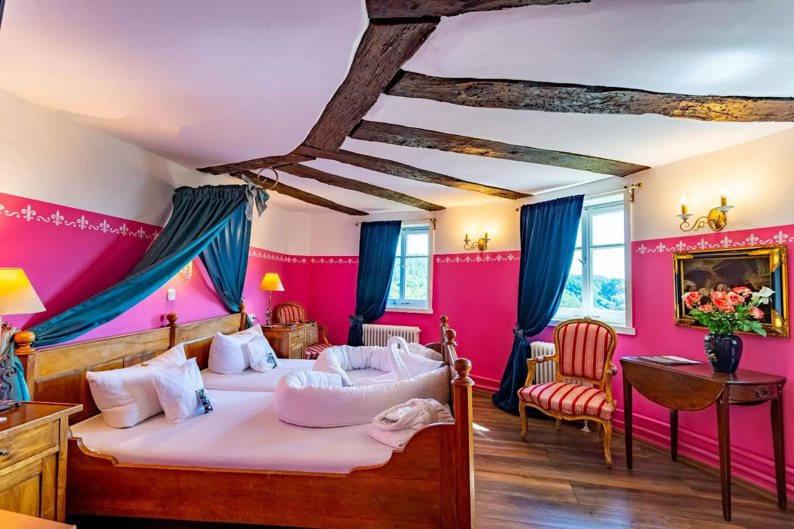 Photo of the whole room, Restaurant/Places to Eat in Hotel Burg Trendelburg