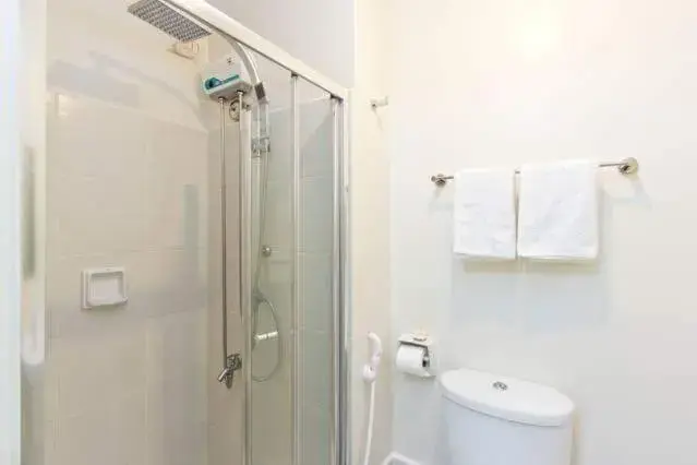 Bathroom in Condo Studio Luxe in Princeton Residences