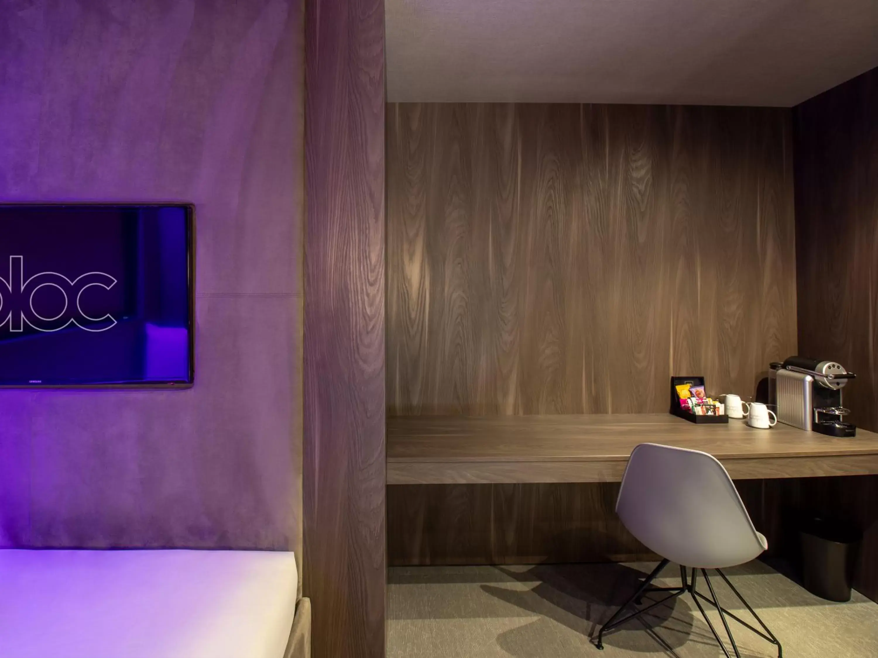 Other, TV/Entertainment Center in Bloc Hotel London Gatwick Airport