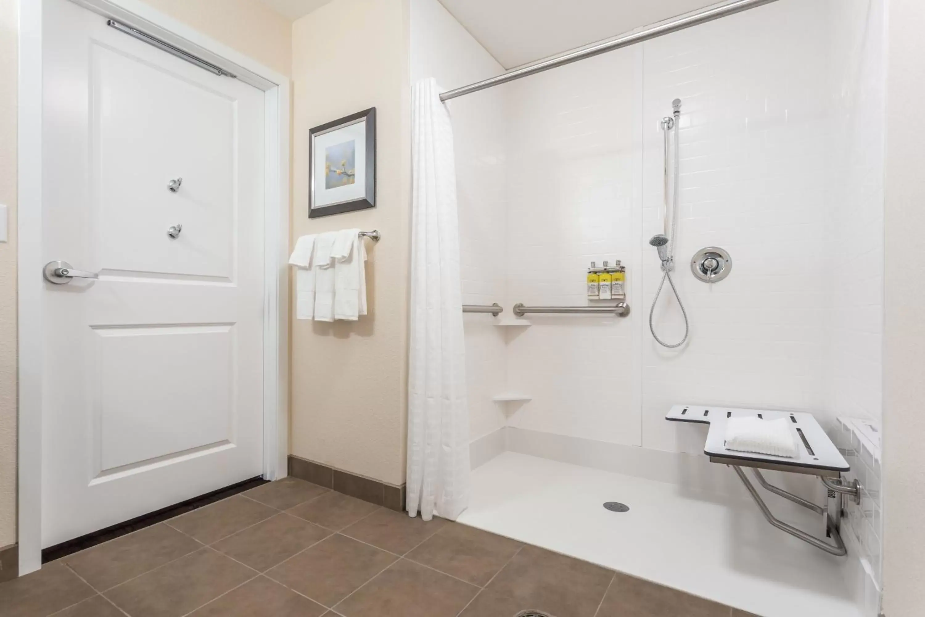 Photo of the whole room, Bathroom in Candlewood Suites Eau Claire I-94, an IHG Hotel