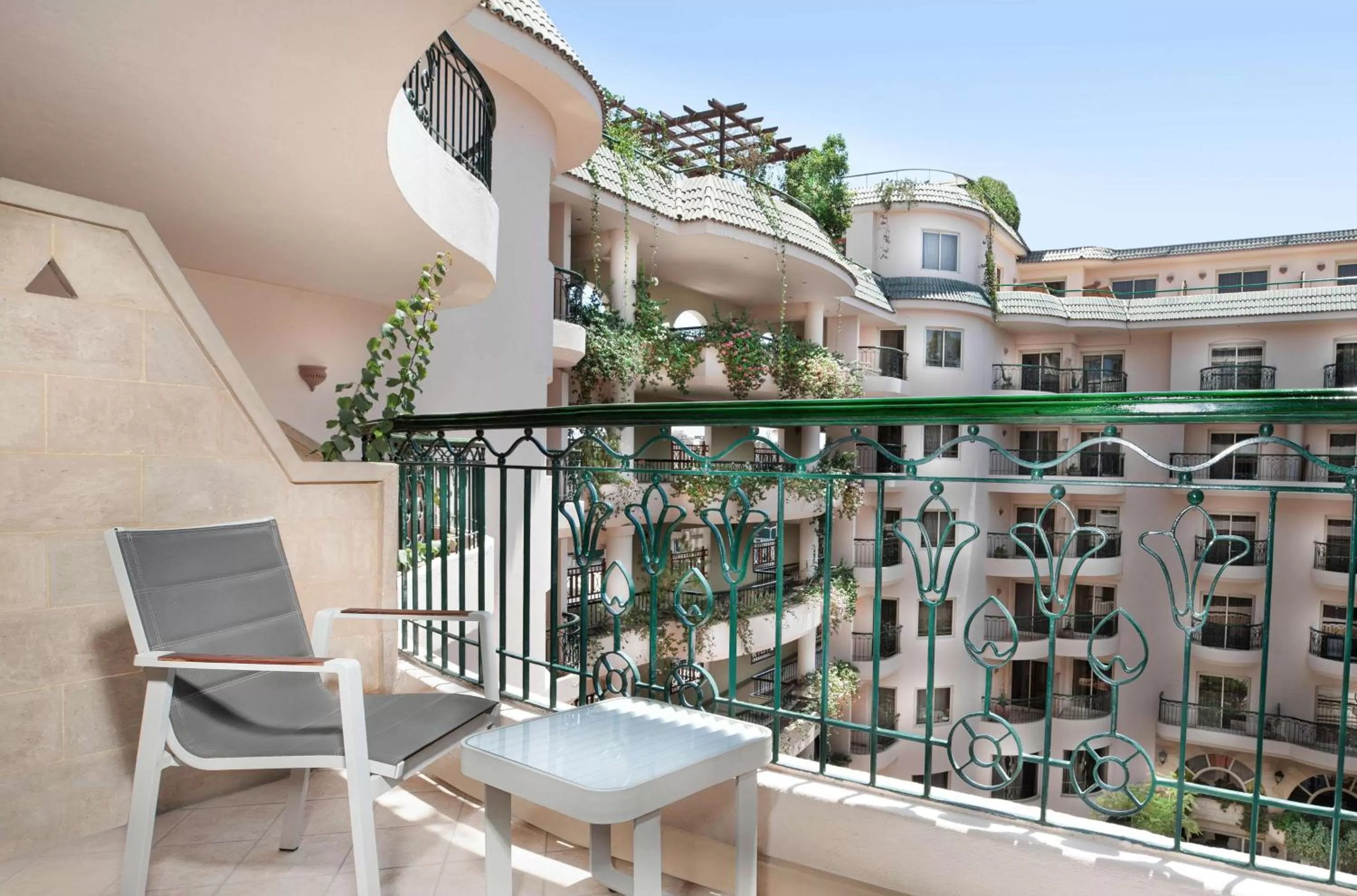 Lounge or bar in Steigenberger Nile Palace Luxor - Convention Center