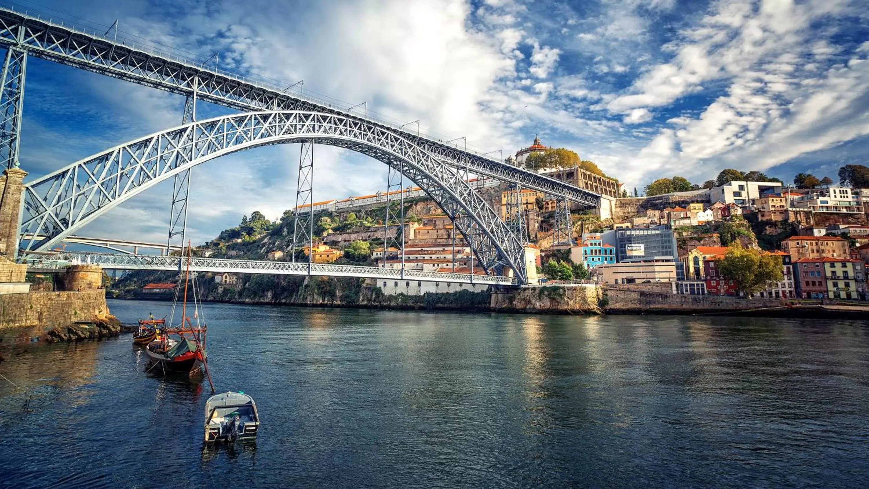 Nearby landmark in Hotel Premium Porto Downtown