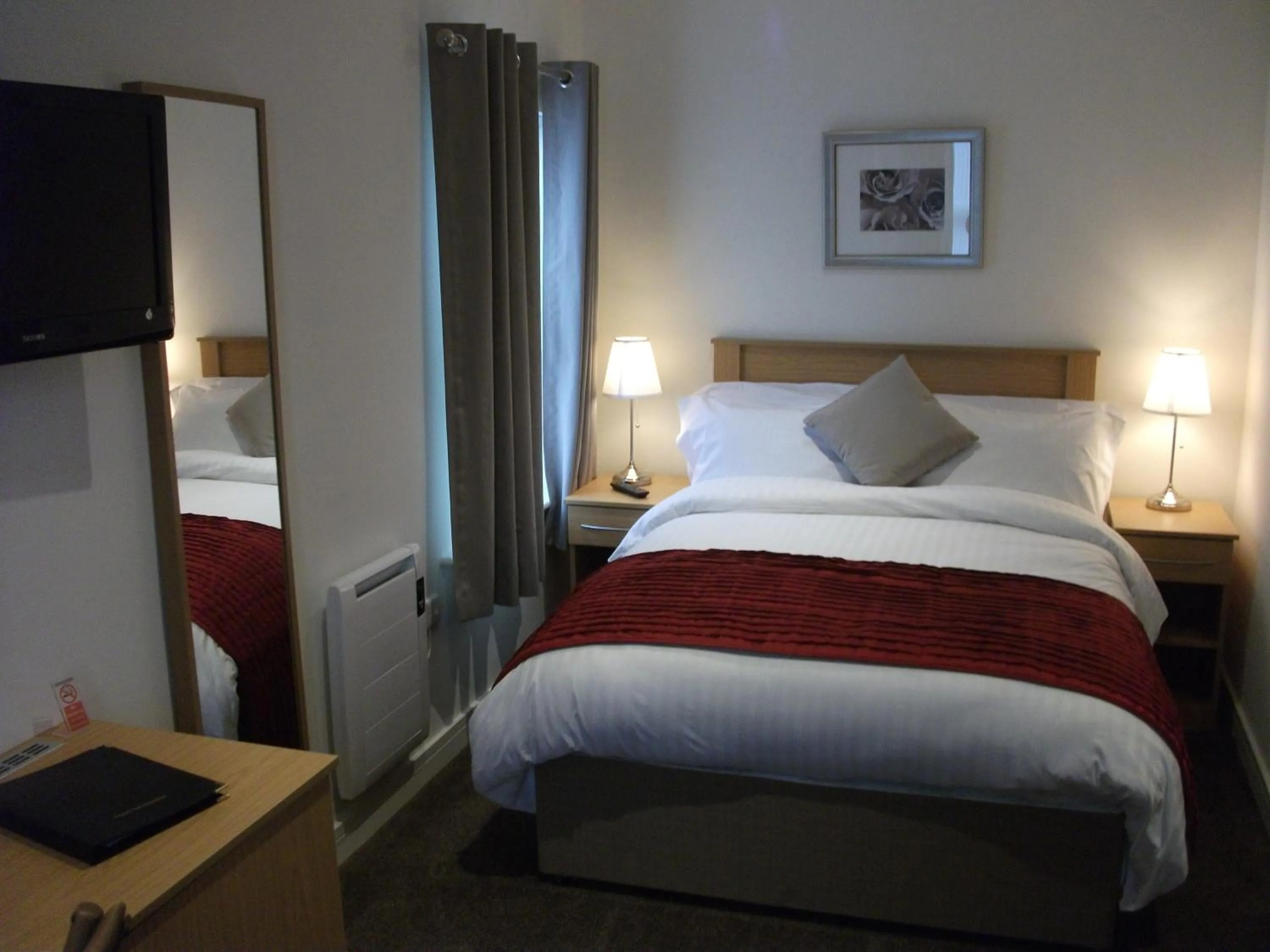 Bedroom, Bed in The Burlington Hotel