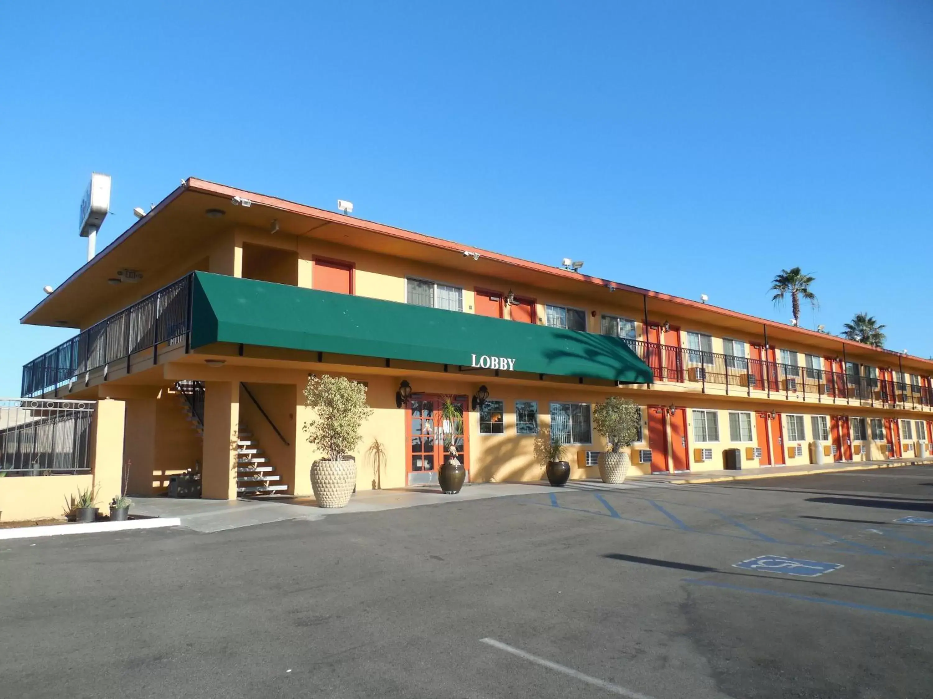 Facade/entrance, Property Building in Econo Lodge