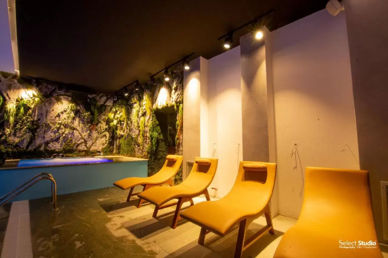 Pool view in Hotel Kocibelli POOL & SPA Pool view in Hotel Kocibelli POOL & SPA