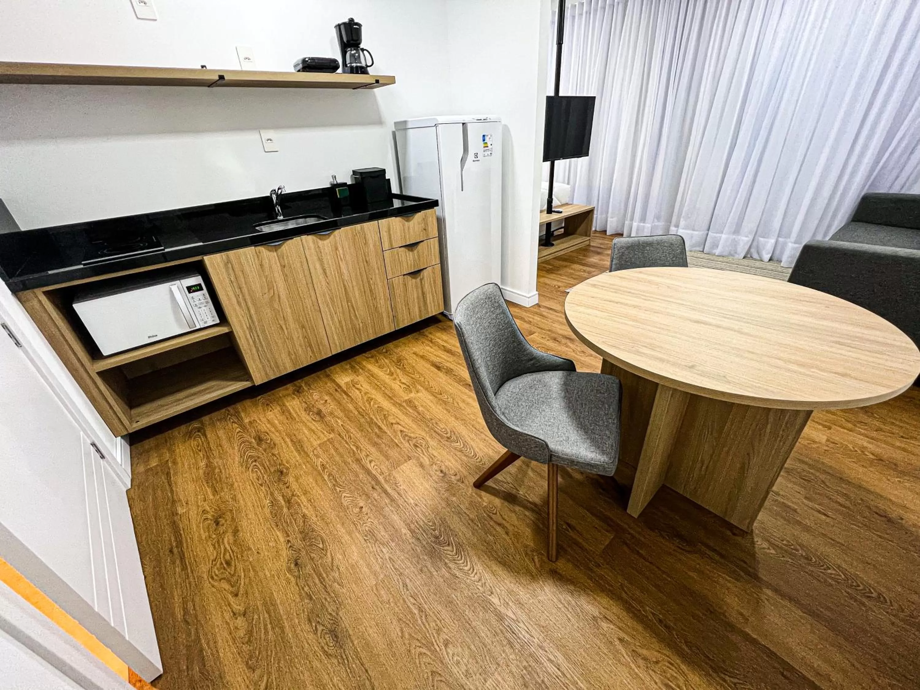 Kitchen or kitchenette, Kitchen/Kitchenette in Studios Cityhome Maxplaza Canoas