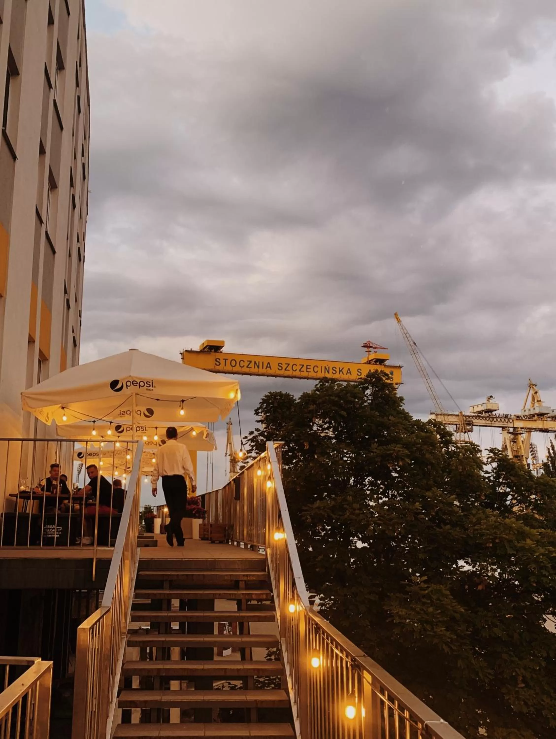 Restaurant/places to eat in Vulcan Hotel